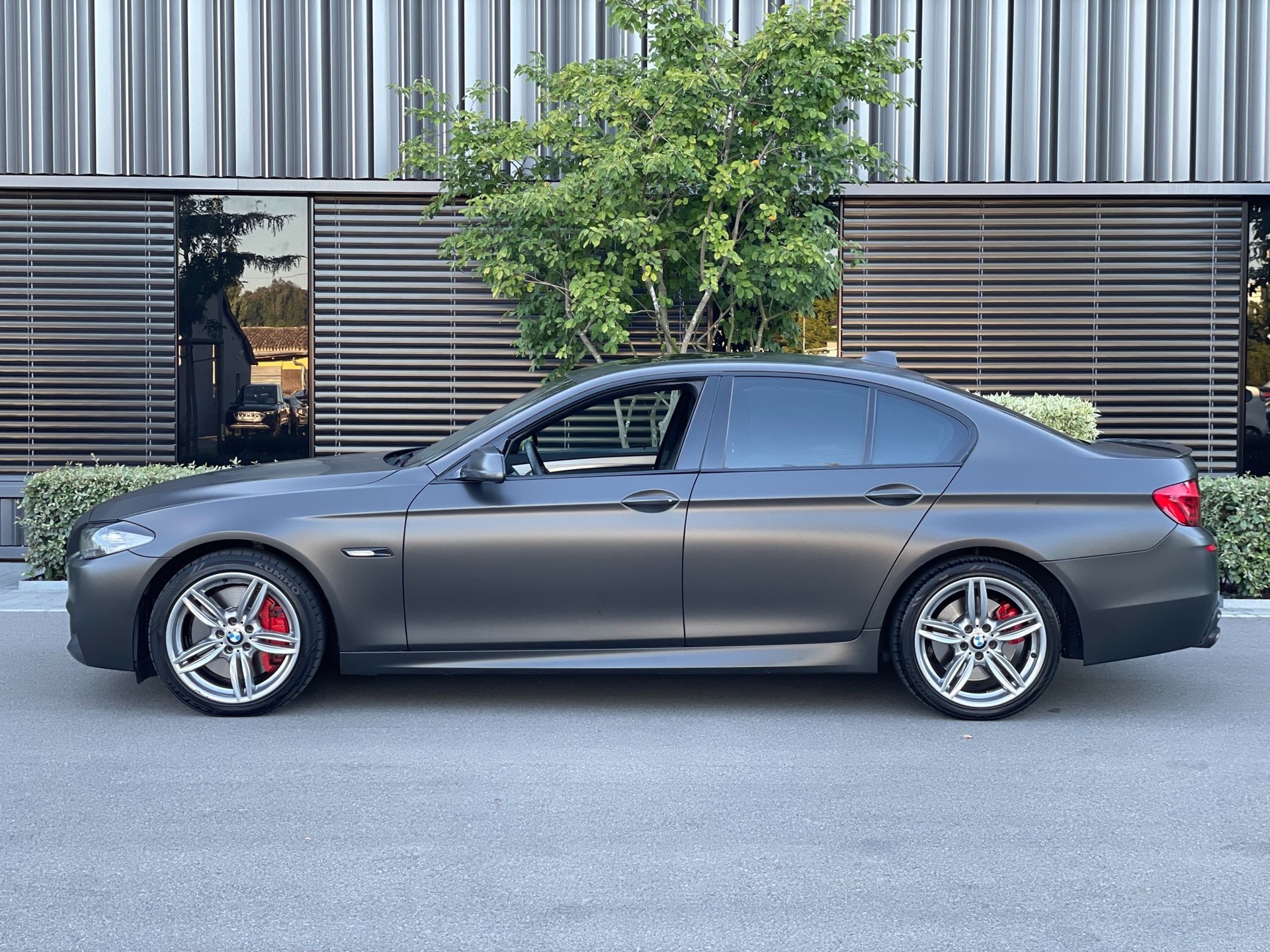BMW 550i xDrive Steptronic-image-10