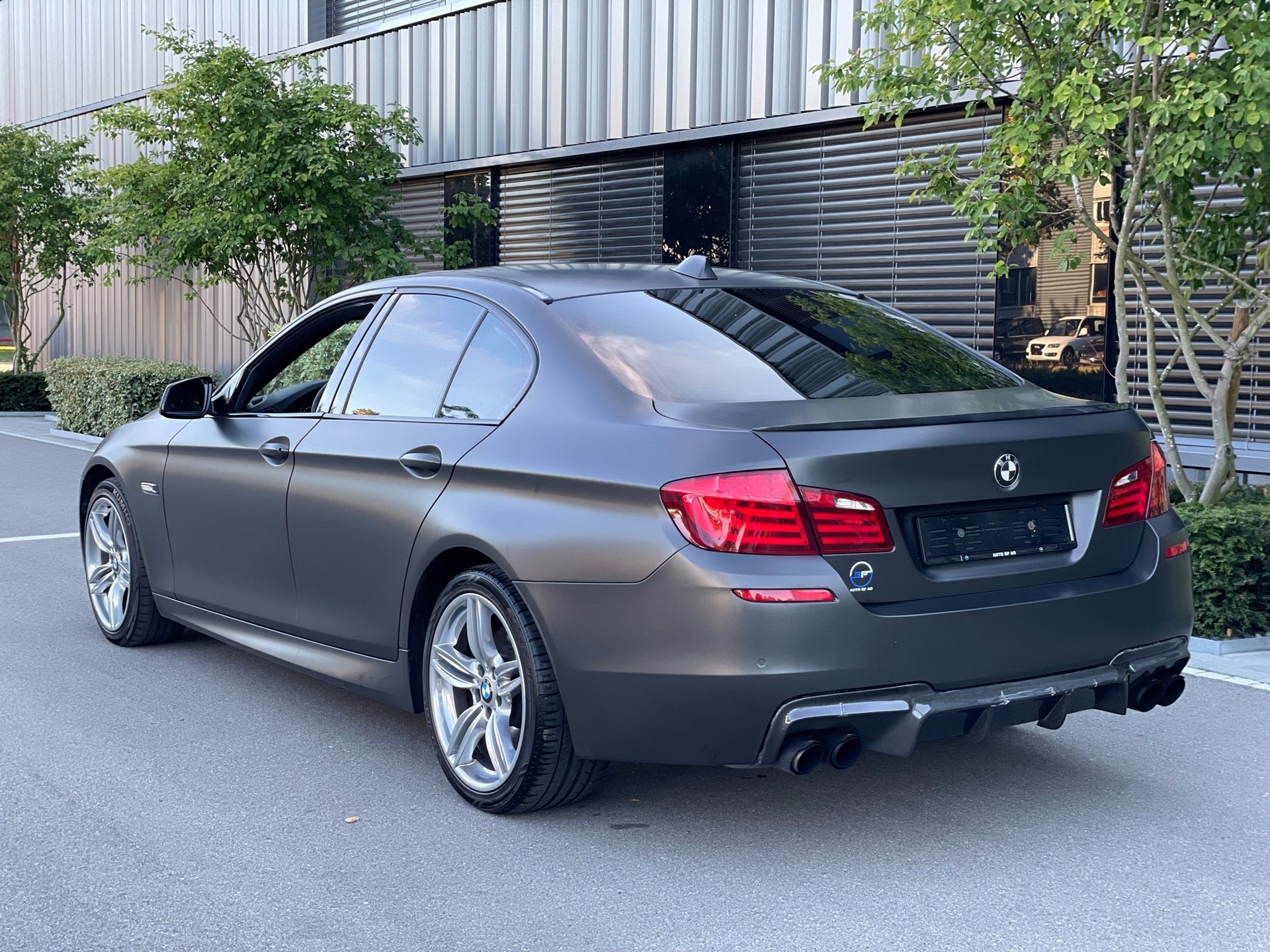 BMW 550i xDrive Steptronic-image-11