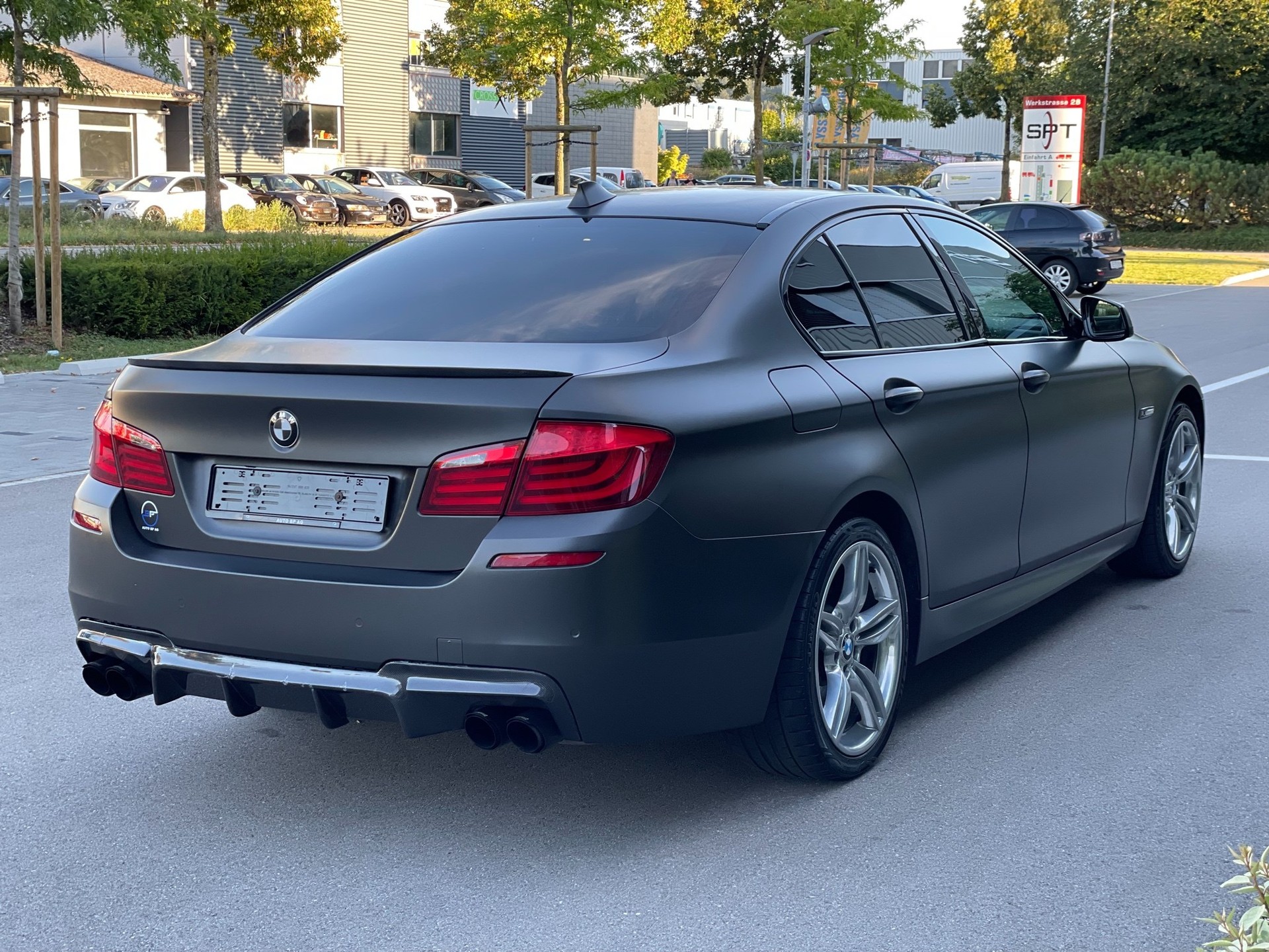 BMW 550i xDrive Steptronic-image-12