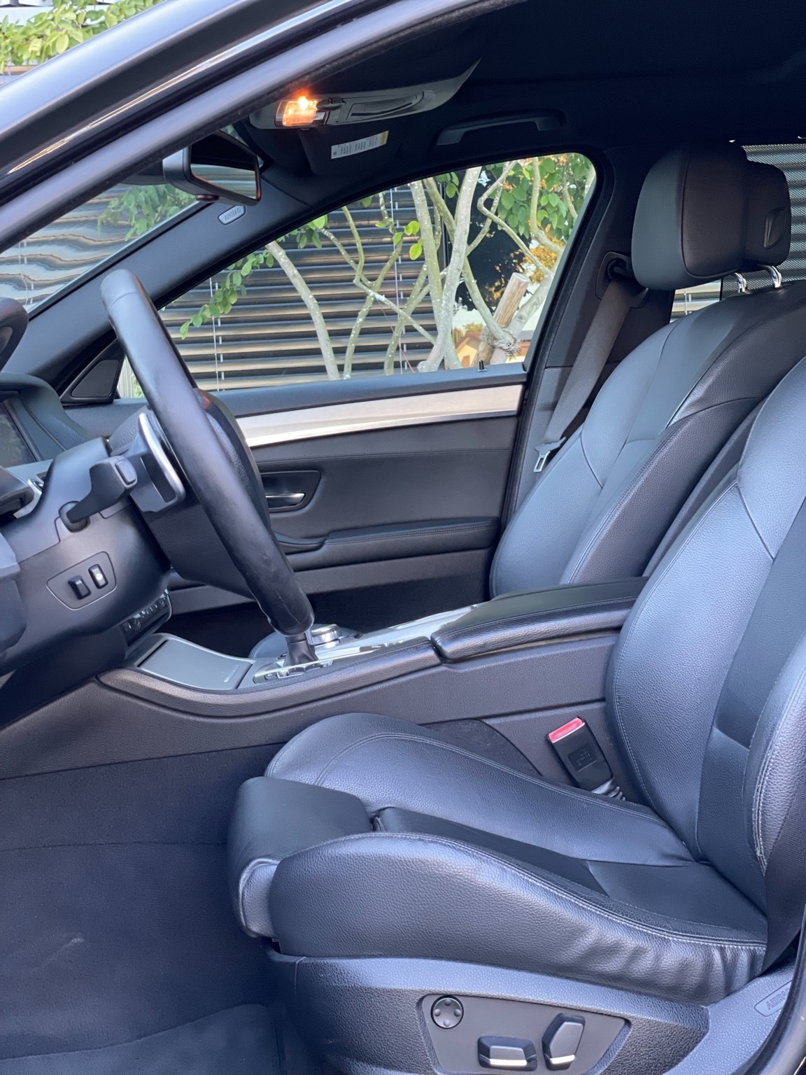 BMW 550i xDrive Steptronic-image-2