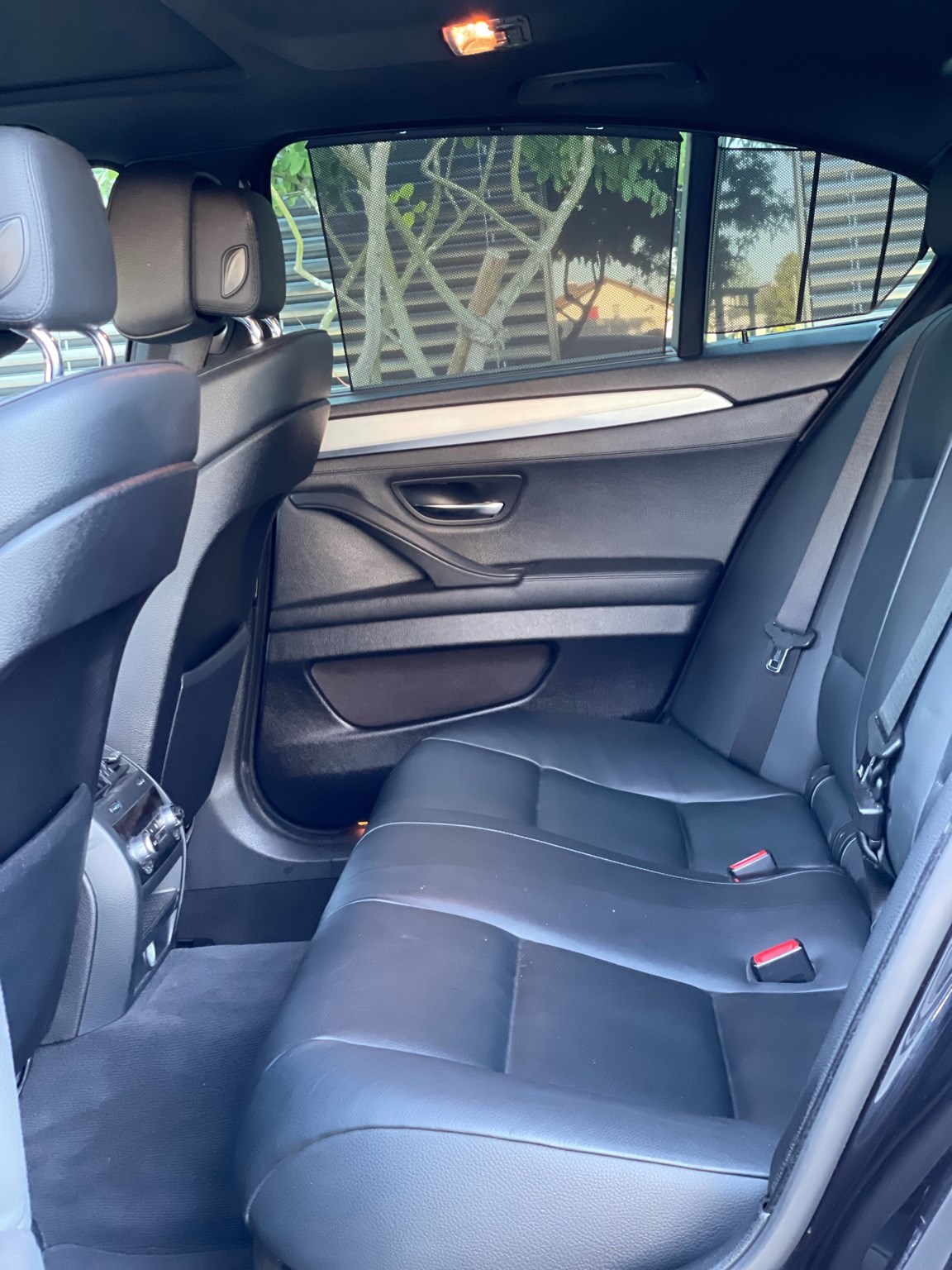 BMW 550i xDrive Steptronic-image-3