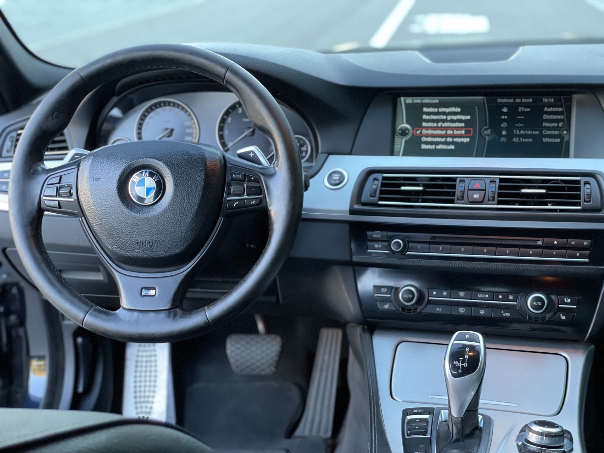 BMW 550i xDrive Steptronic-image-8