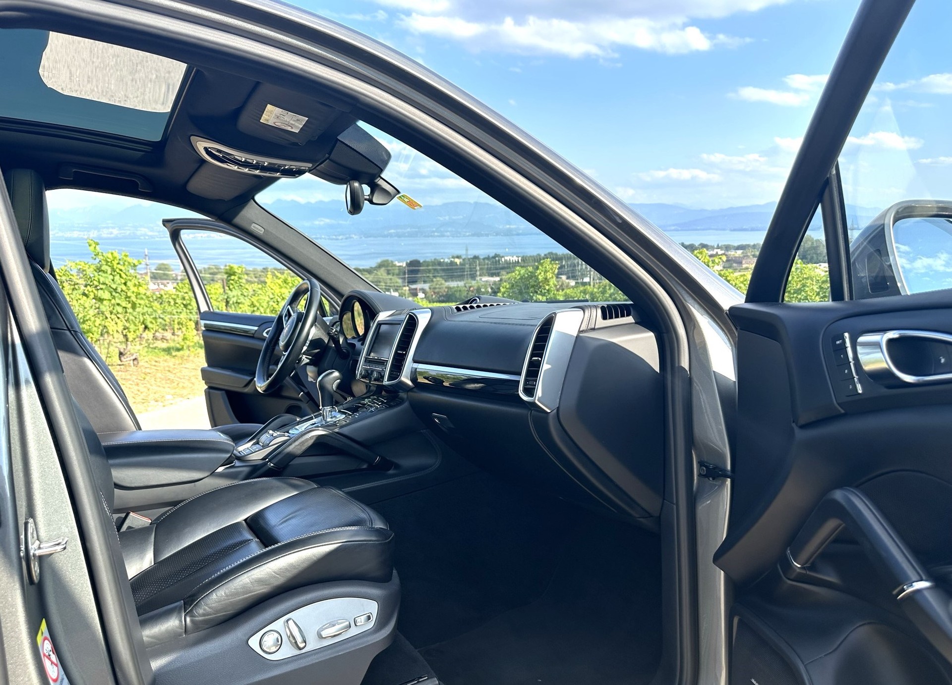 PORSCHE Cayenne S-image-12