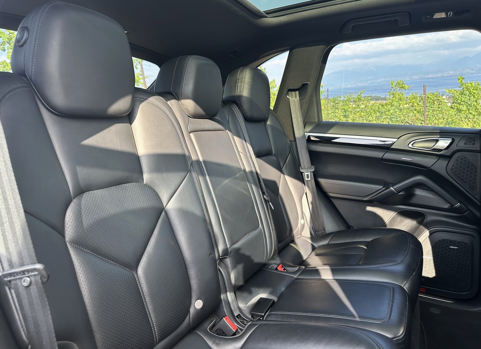 PORSCHE Cayenne S-image-11