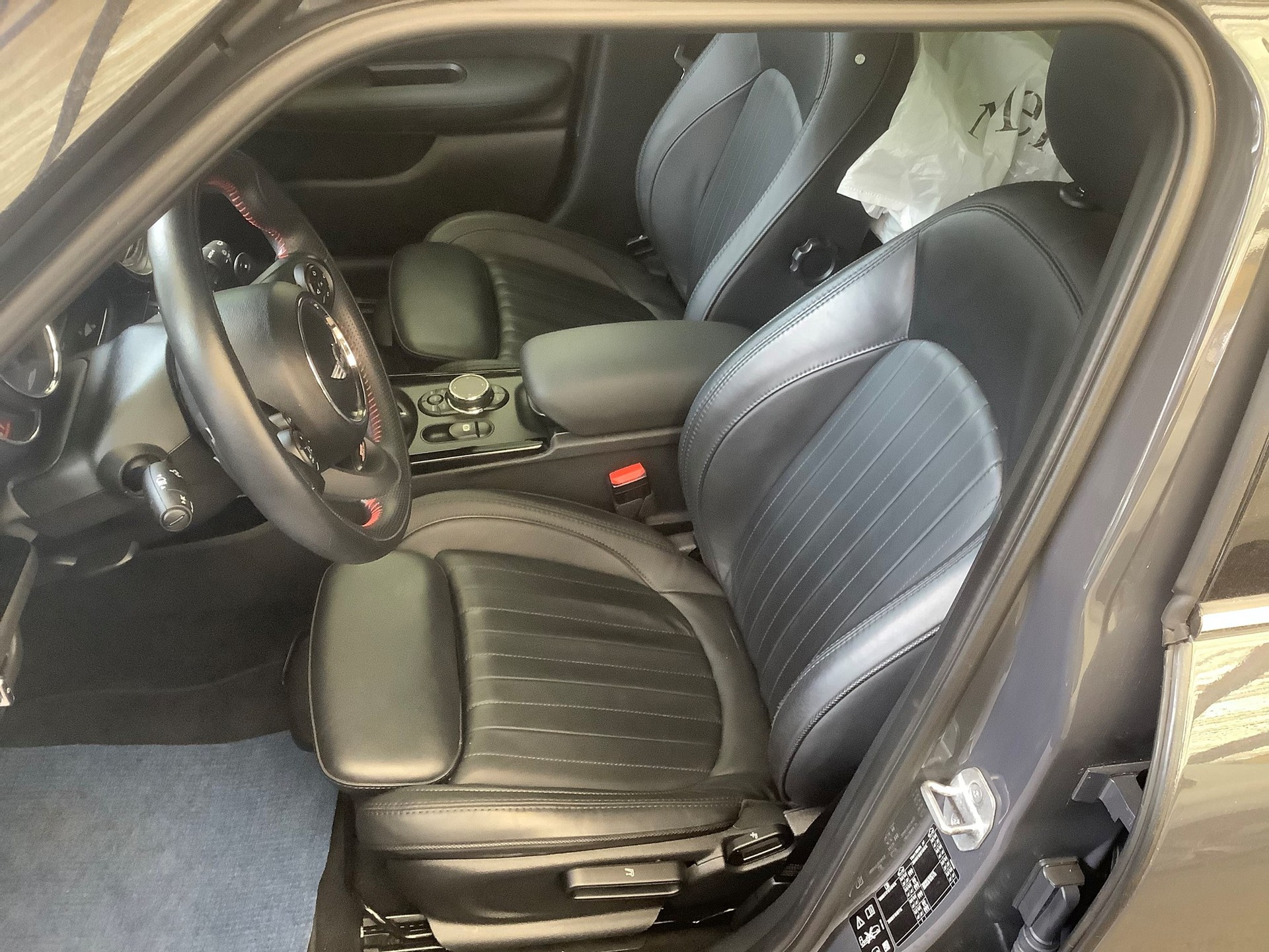 MINI Clubman Cooper John Cooper Works ALL4 Steptronic-image-11