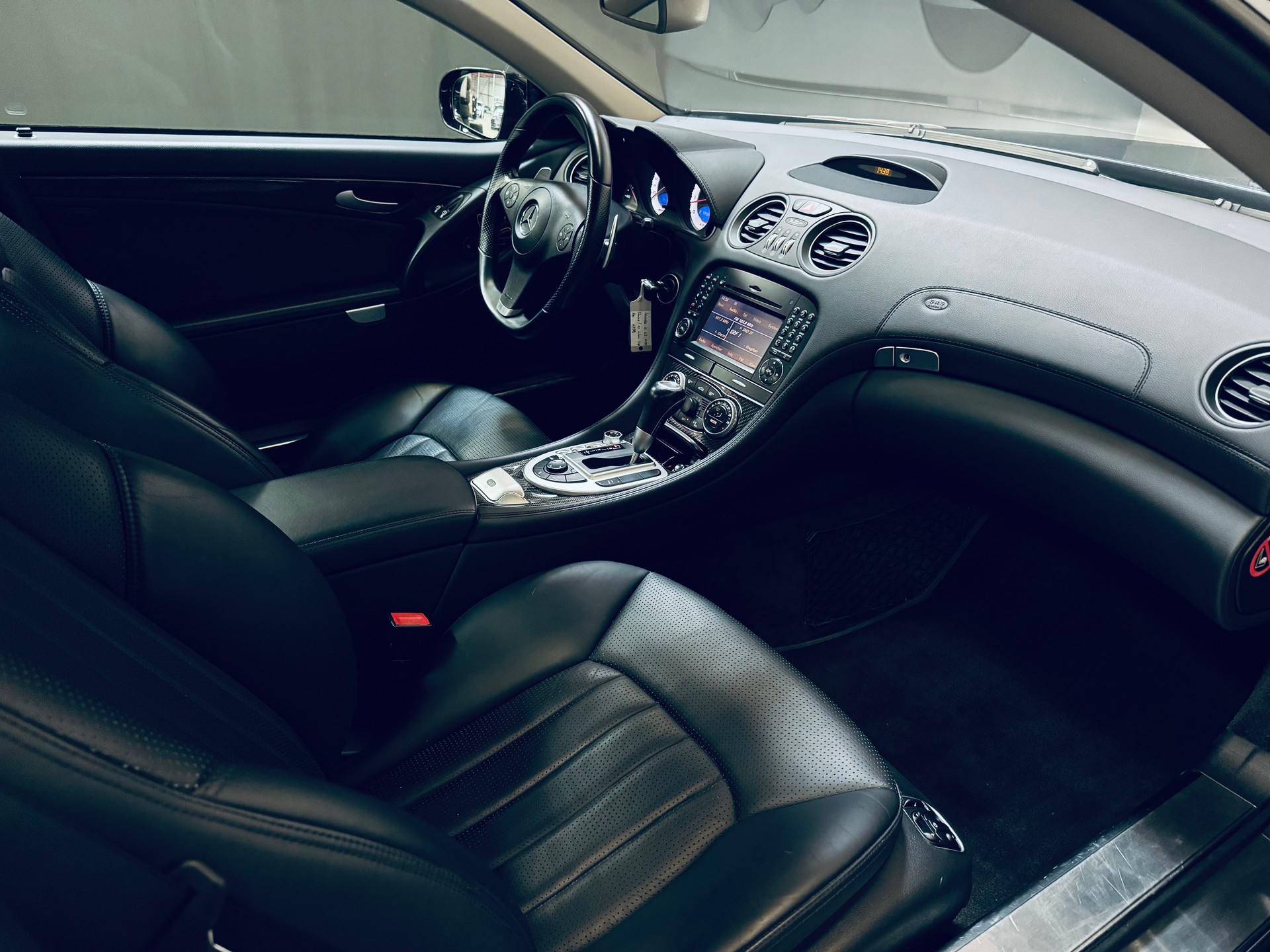 MERCEDES-BENZ SL 63 AMG Speedshift MCT-image-16