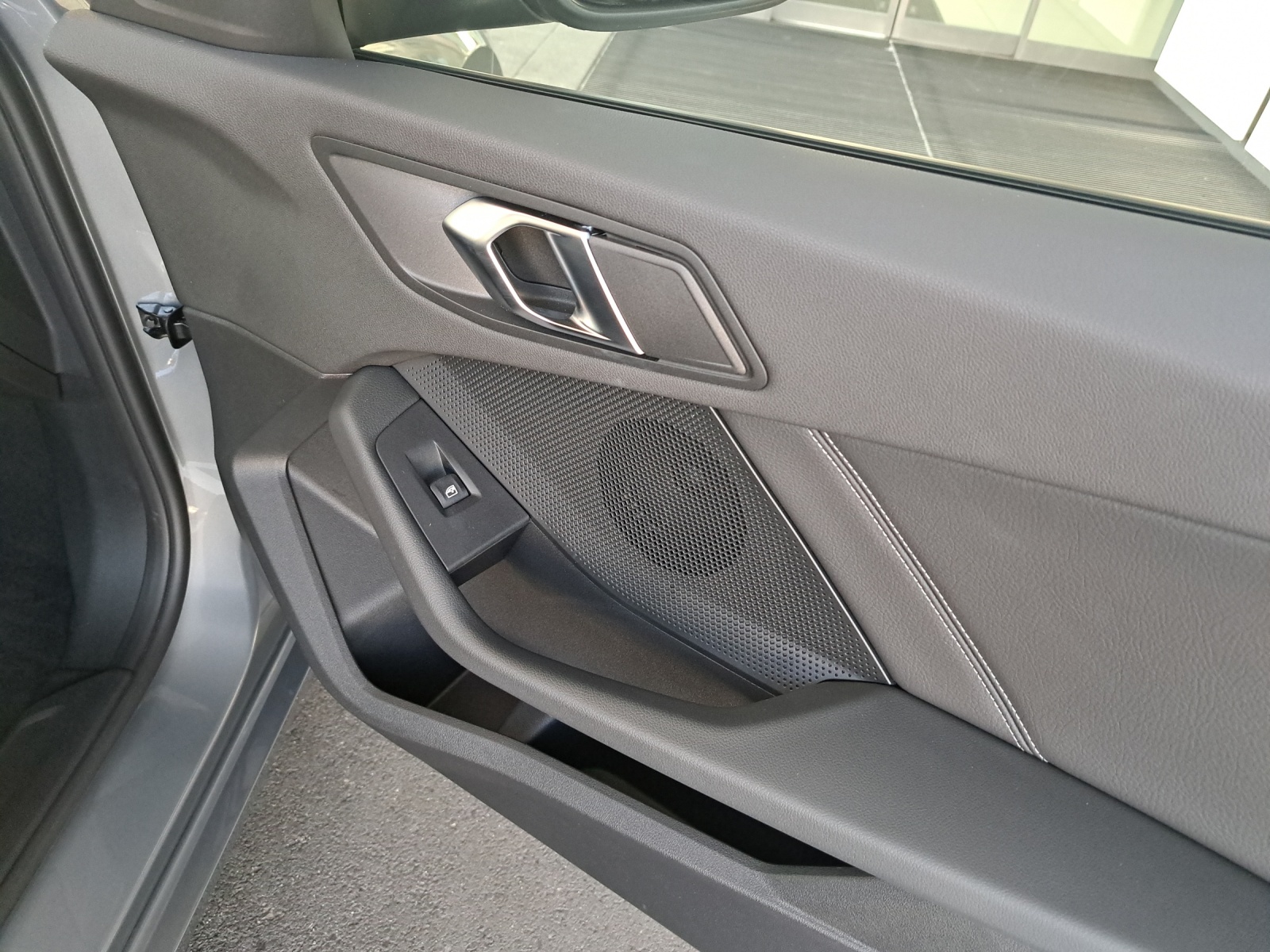 BMW 120d xDrive-image-15