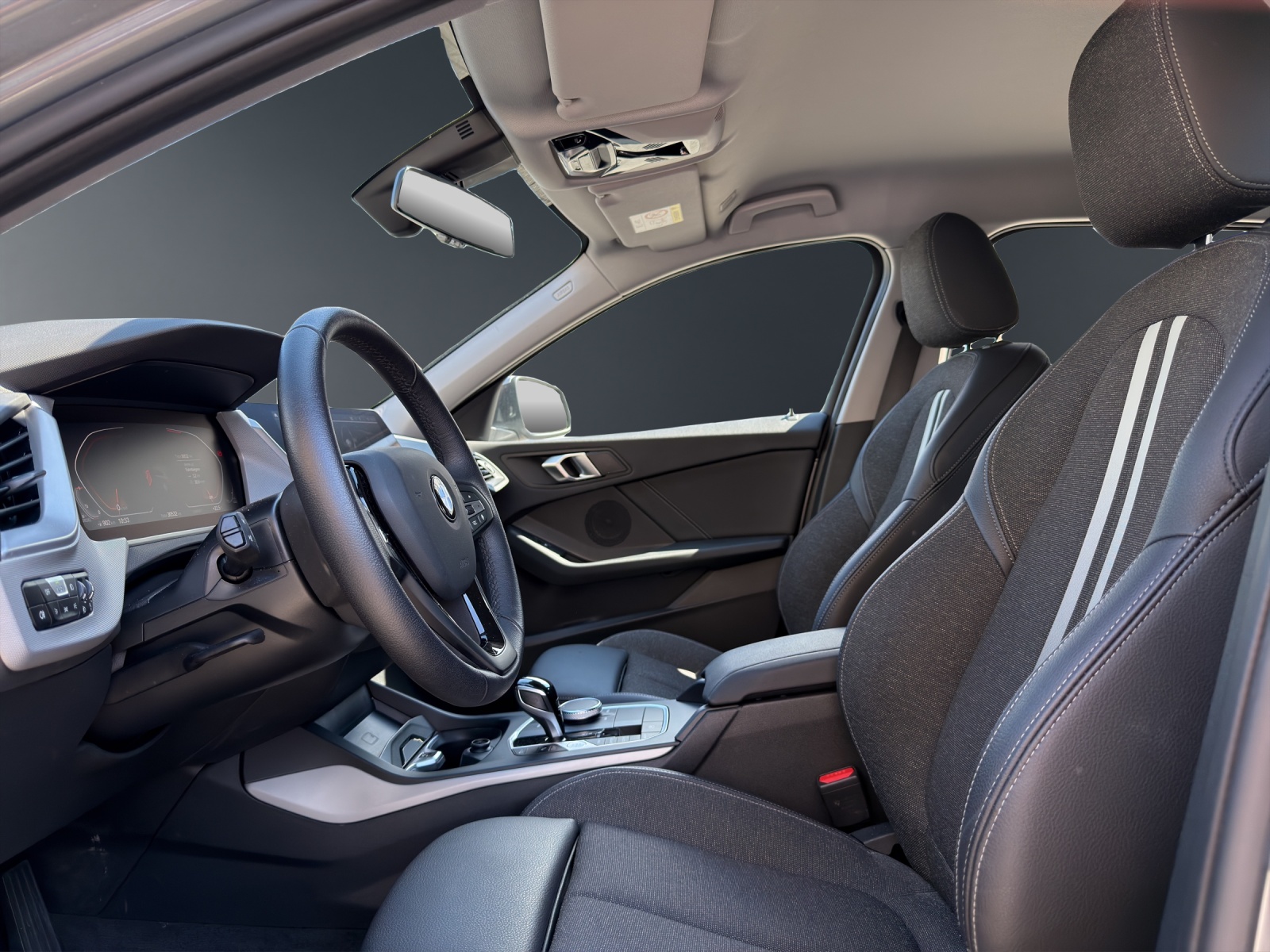 BMW 120d xDrive-image-10