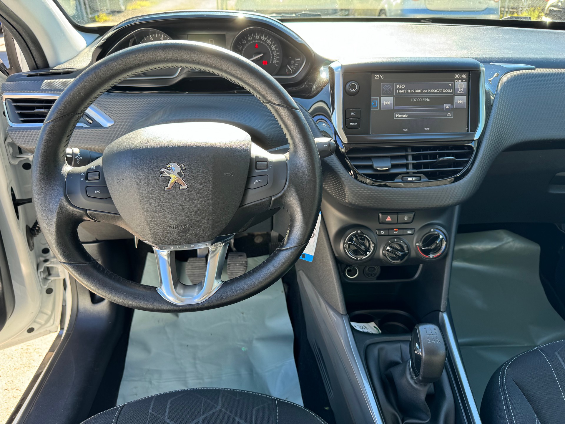 PEUGEOT 2008 1.2 PureTech Active-image-12