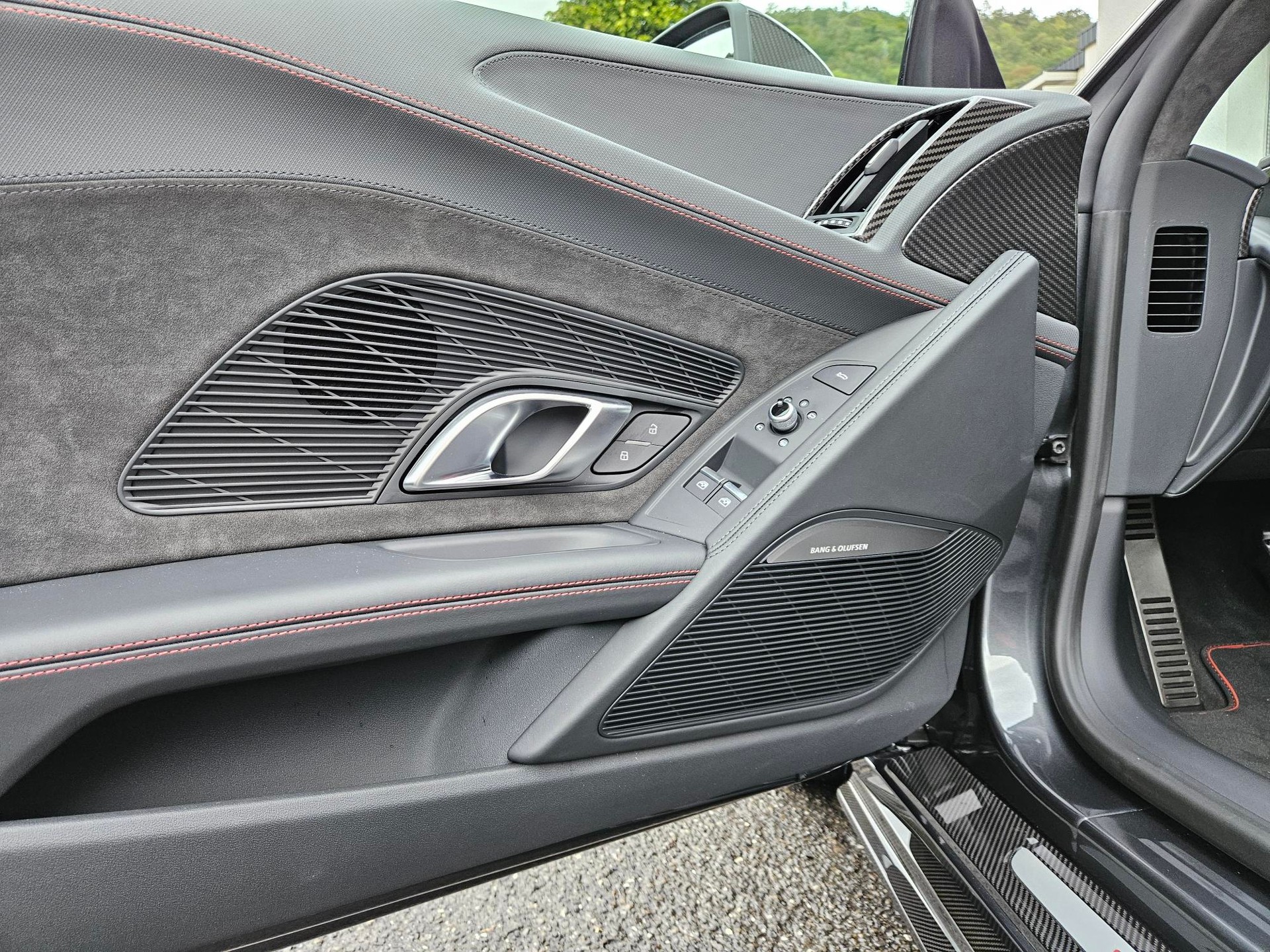 AUDI R8 Coupé GT RWD S-Tronic-image-10