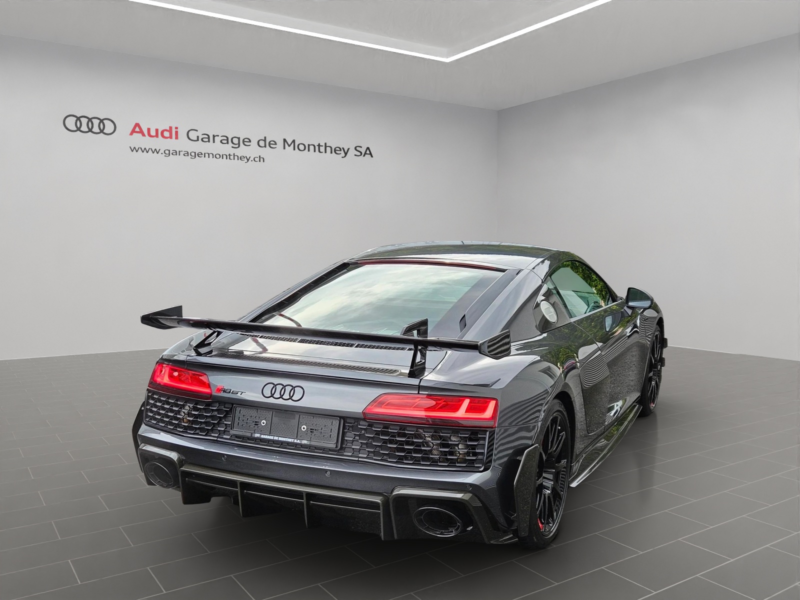 AUDI R8 Coupé GT RWD S-Tronic-image-2