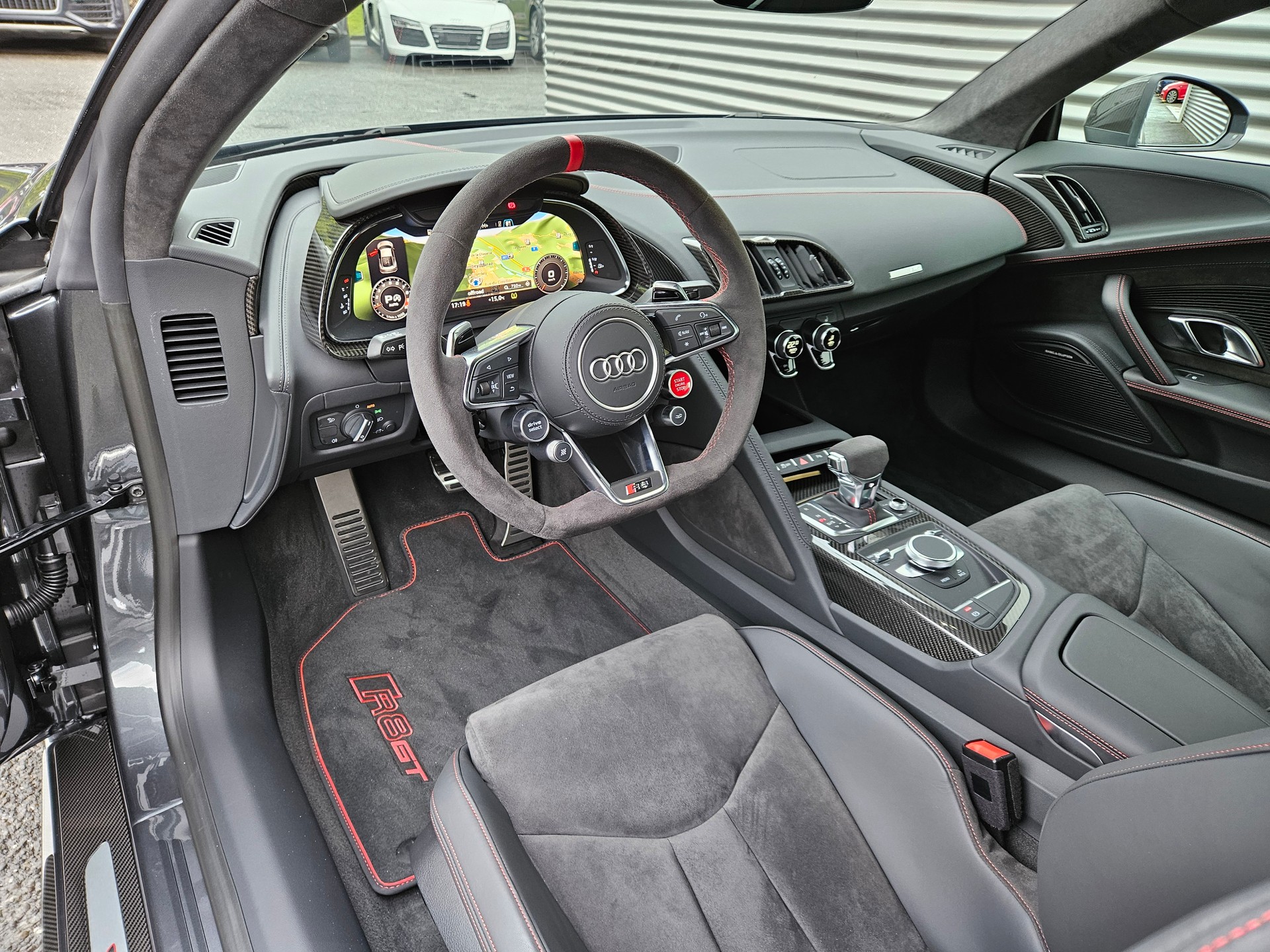 AUDI R8 Coupé GT RWD S-Tronic-image-11