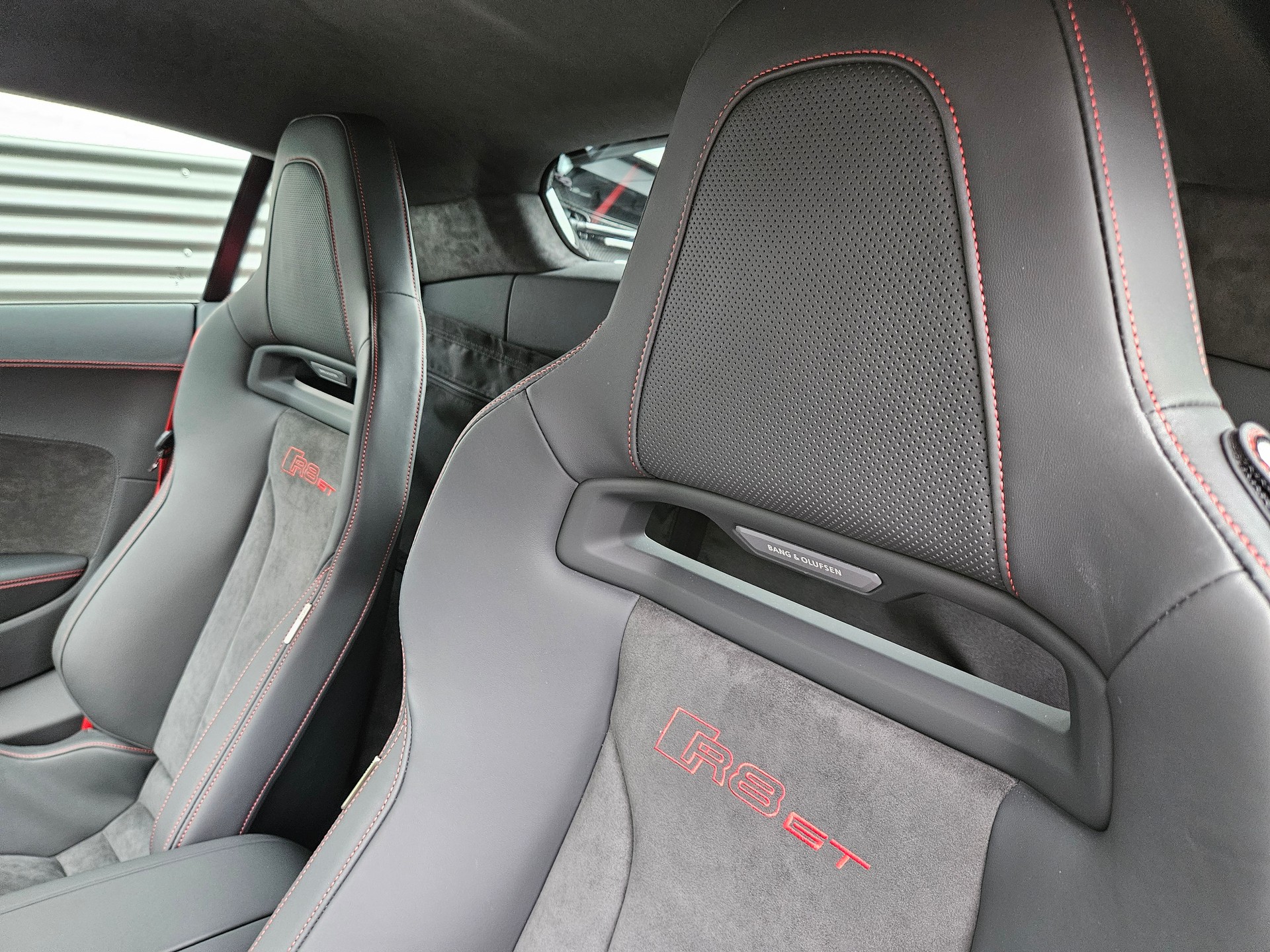 AUDI R8 Coupé GT RWD S-Tronic-image-13
