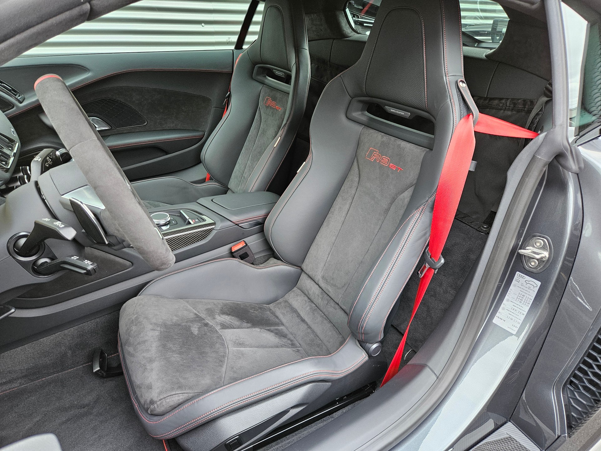 AUDI R8 Coupé GT RWD S-Tronic-image-12