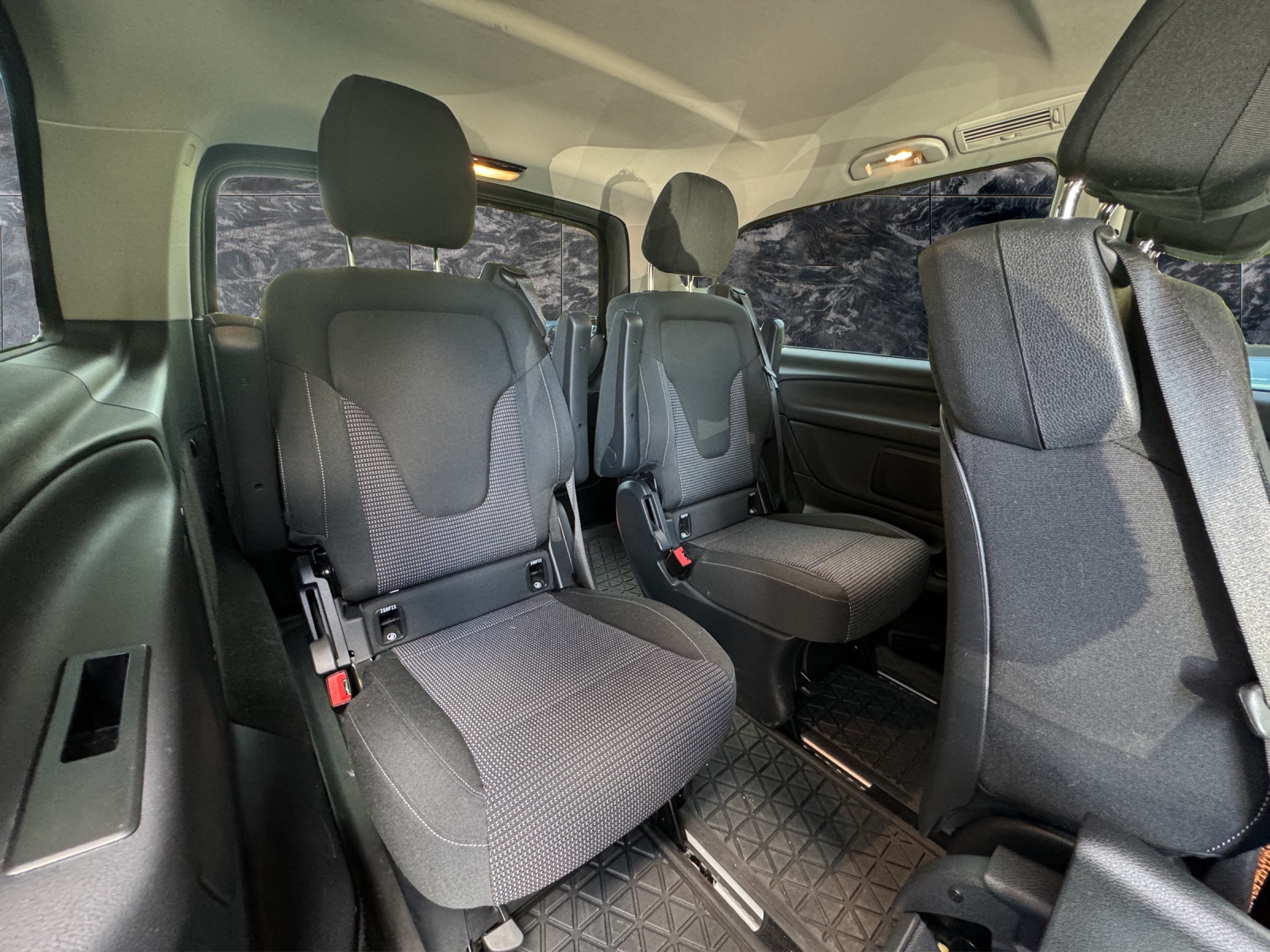 MERCEDES-BENZ V 300 d lang 4Matic 9G-Tronic-image-14