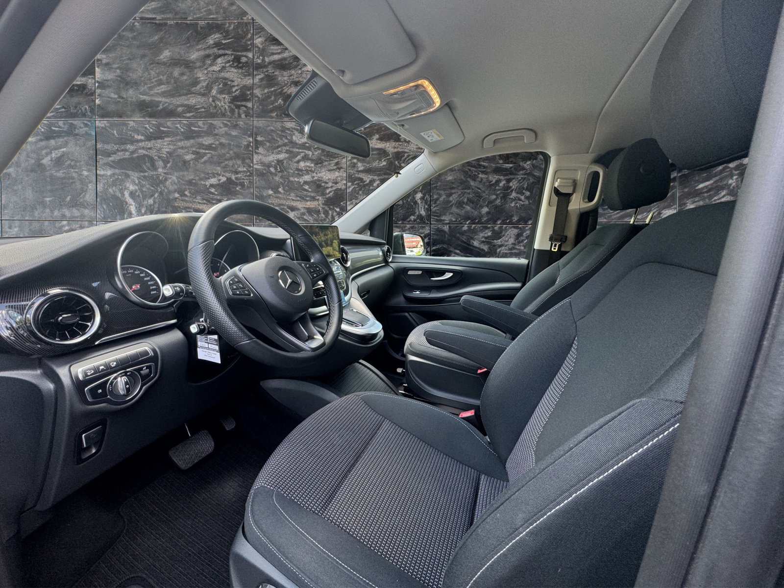MERCEDES-BENZ V 300 d lang 4Matic 9G-Tronic-image-9