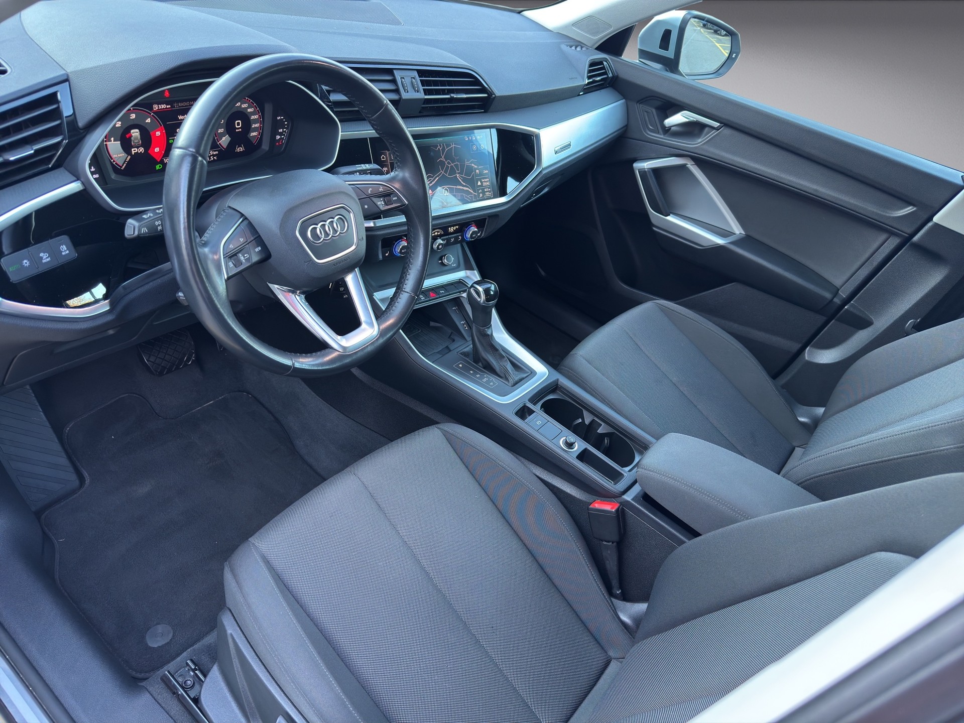 AUDI Q3 35 TDI advanced S-tronic-image-8