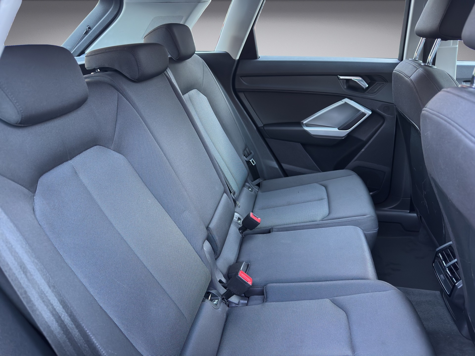 AUDI Q3 35 TDI advanced S-tronic-image-13
