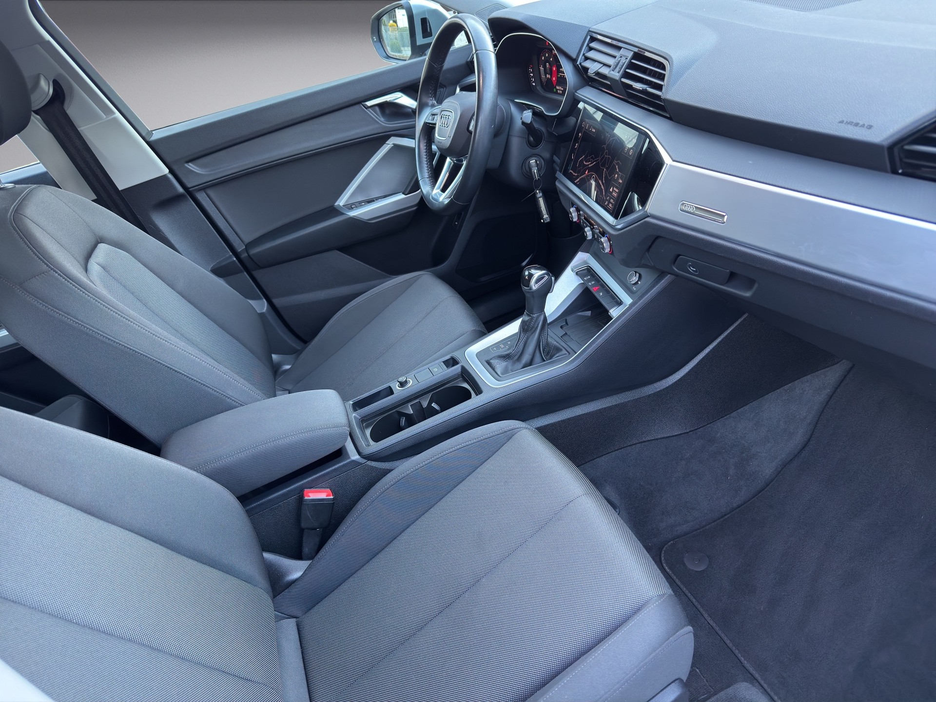 AUDI Q3 35 TDI advanced S-tronic-image-10