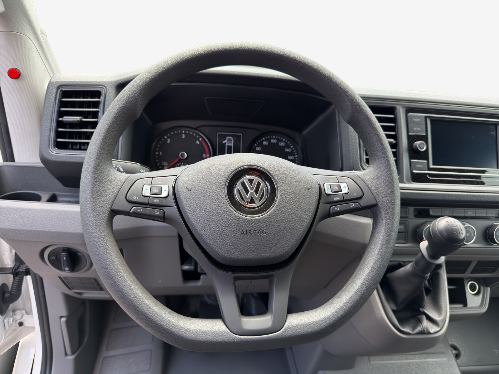 VW Crafter 35 2.0 TDI Koffer/Hebebuhne Champion L3-image-9