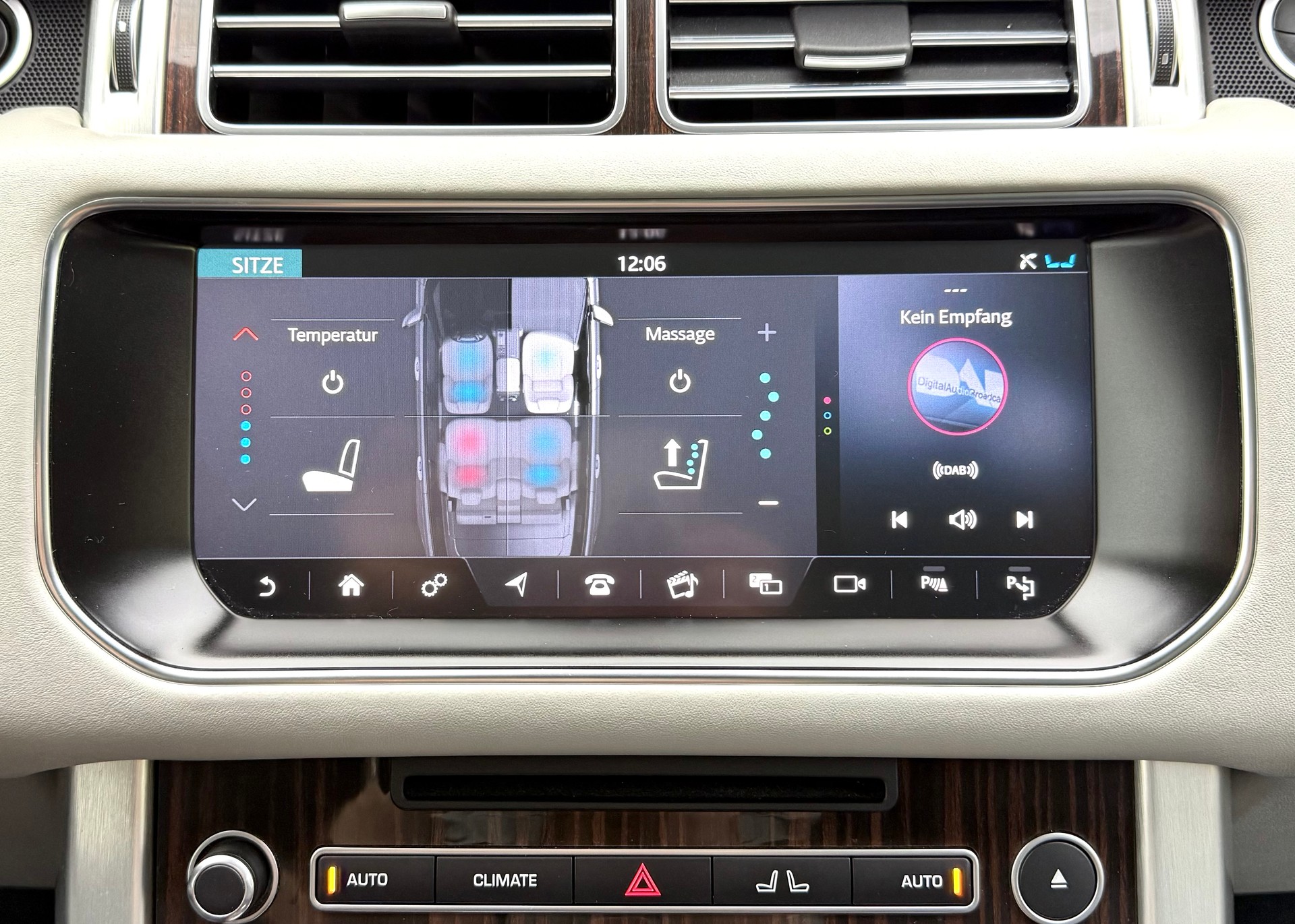 LAND ROVER Range Rover 4.4 SDV8 Vogue Automatic-image-16