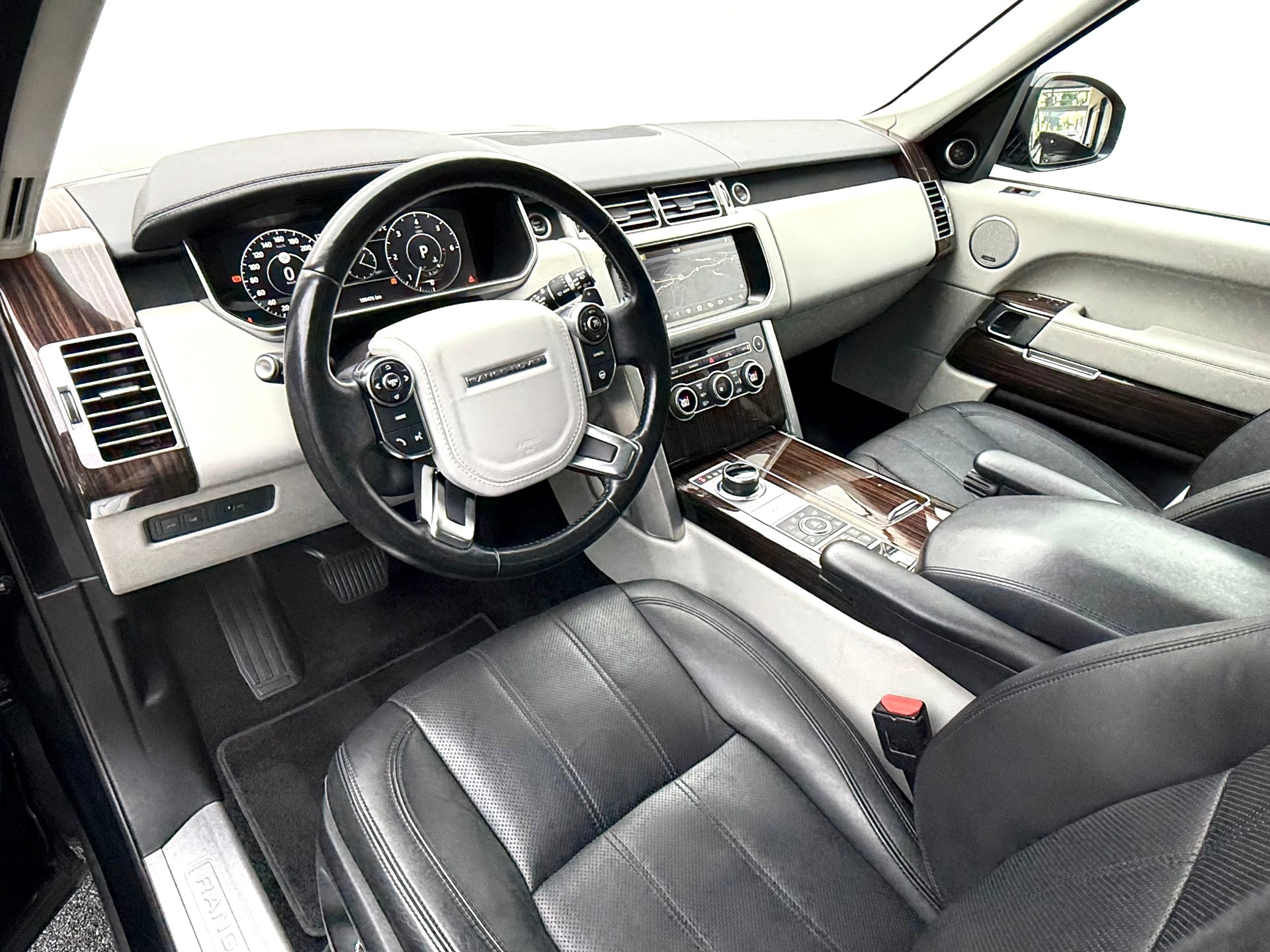 LAND ROVER Range Rover 4.4 SDV8 Vogue Automatic-image-6