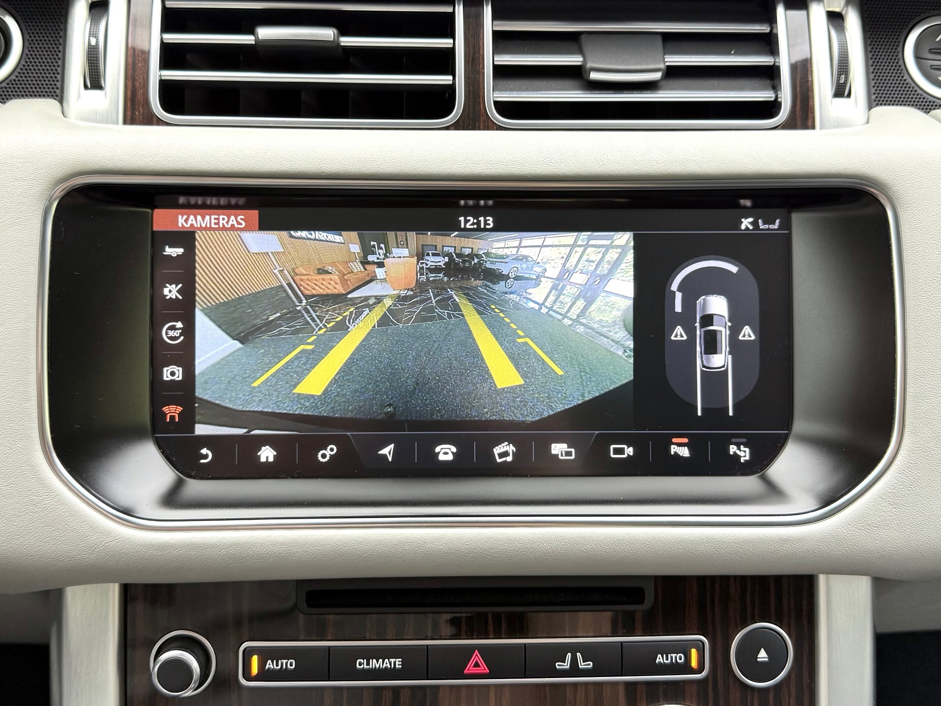 LAND ROVER Range Rover 4.4 SDV8 Vogue Automatic-image-10
