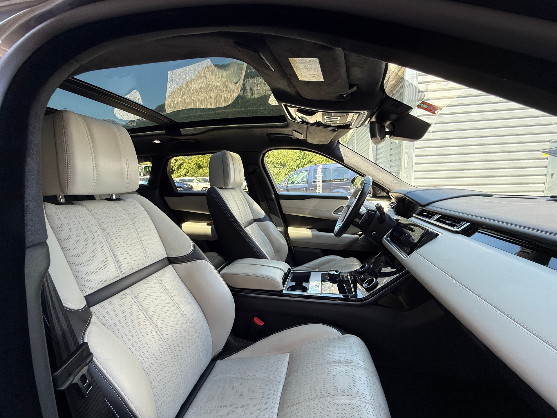 LAND ROVER Range Rover Velar D 300 First Edition Automatic-image-5