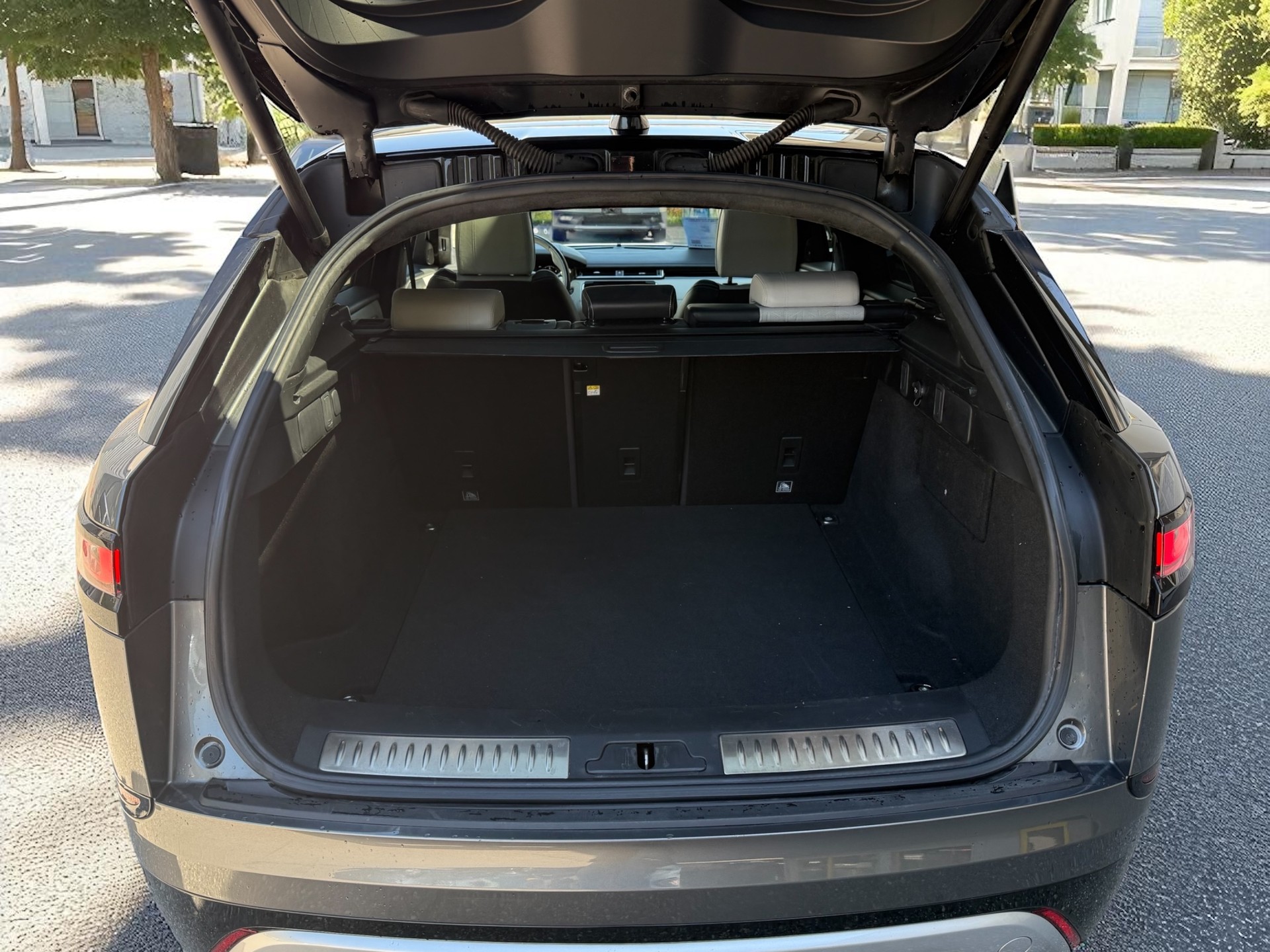 LAND ROVER Range Rover Velar D 300 First Edition Automatic-image-4