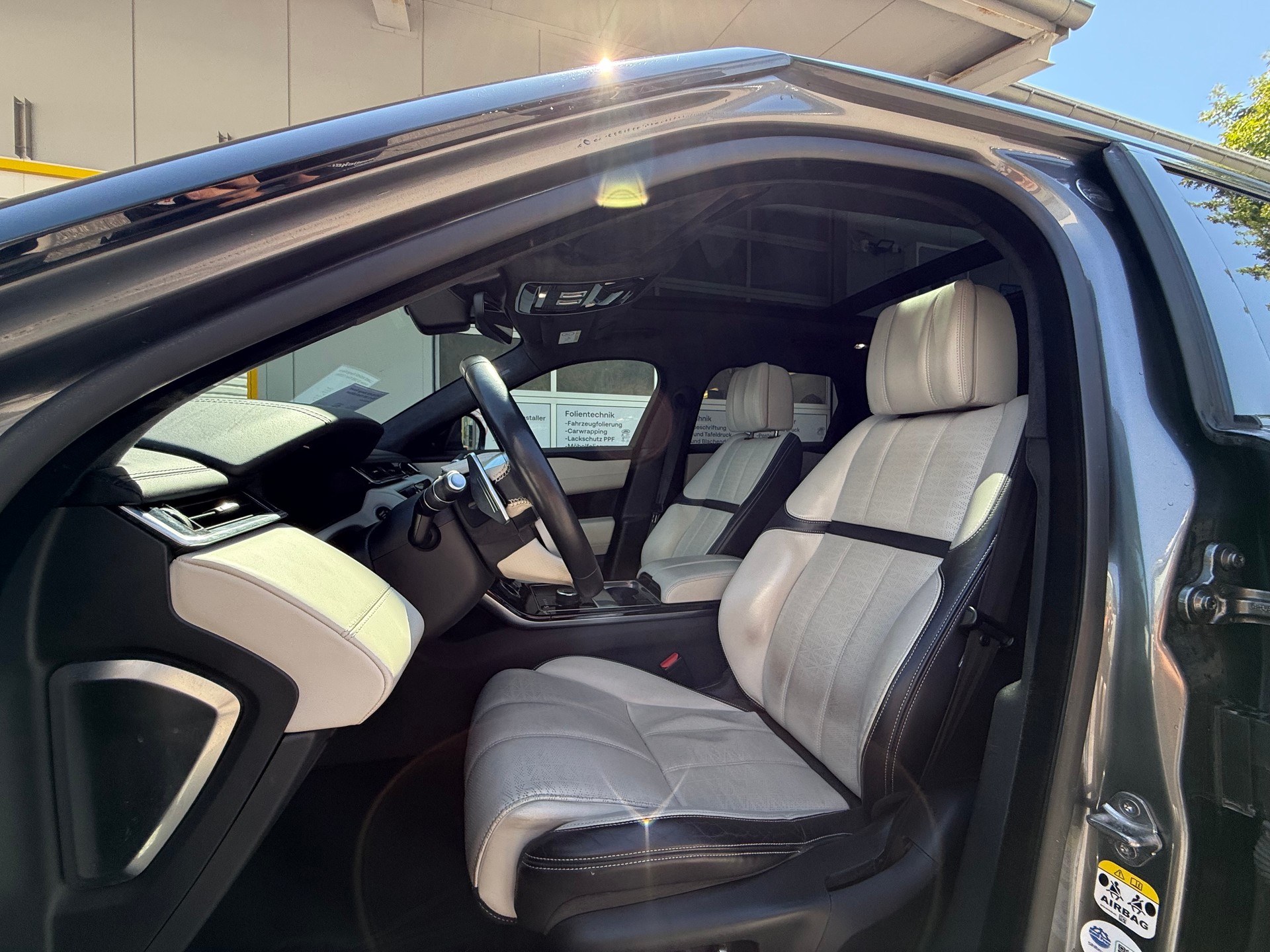 LAND ROVER Range Rover Velar D 300 First Edition Automatic-image-6