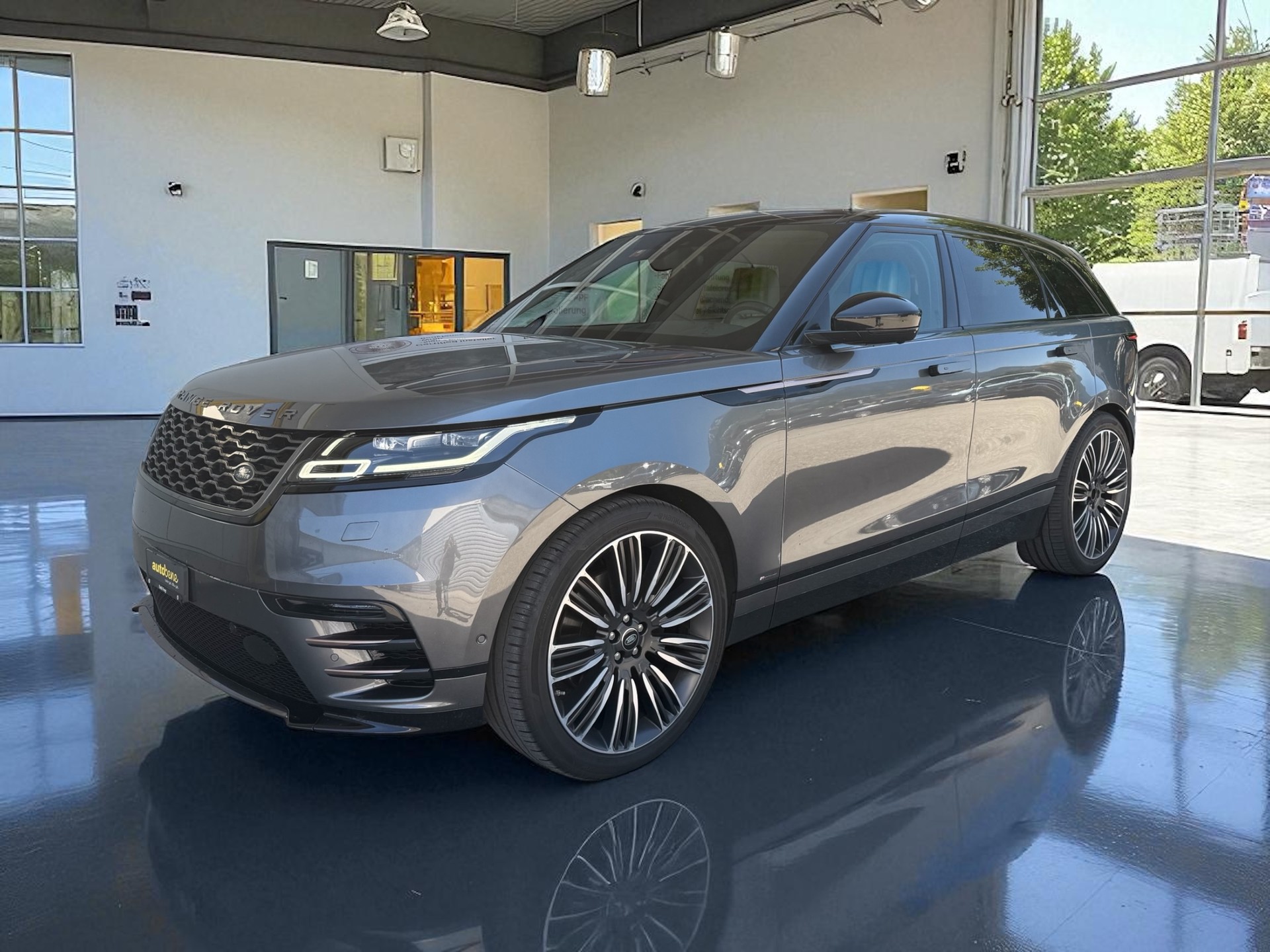 LAND ROVER Range Rover Velar D 300 First Edition Automatic-image-1