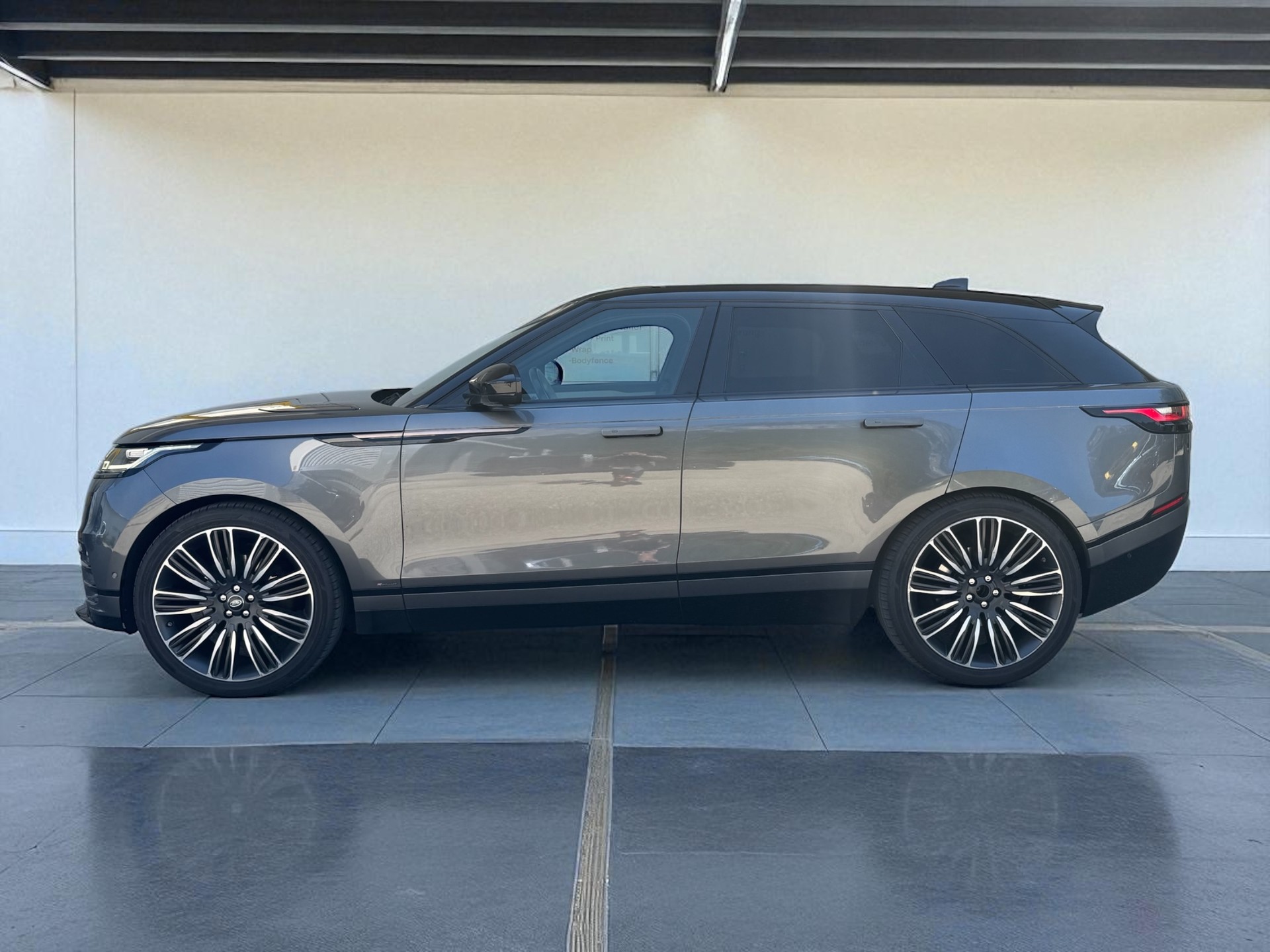 LAND ROVER Range Rover Velar D 300 First Edition Automatic-image-2