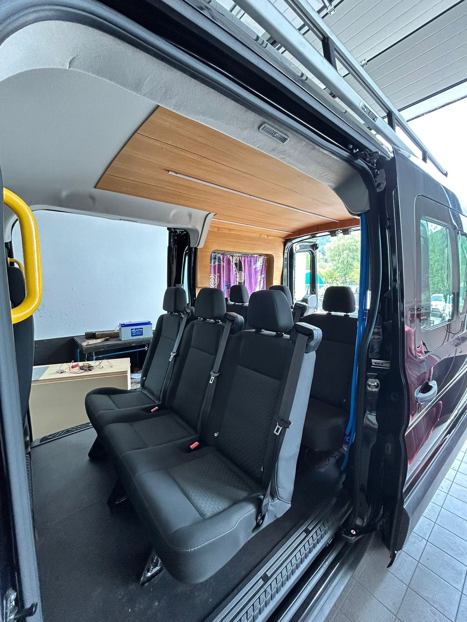 FORD Transit 8 places-image-5