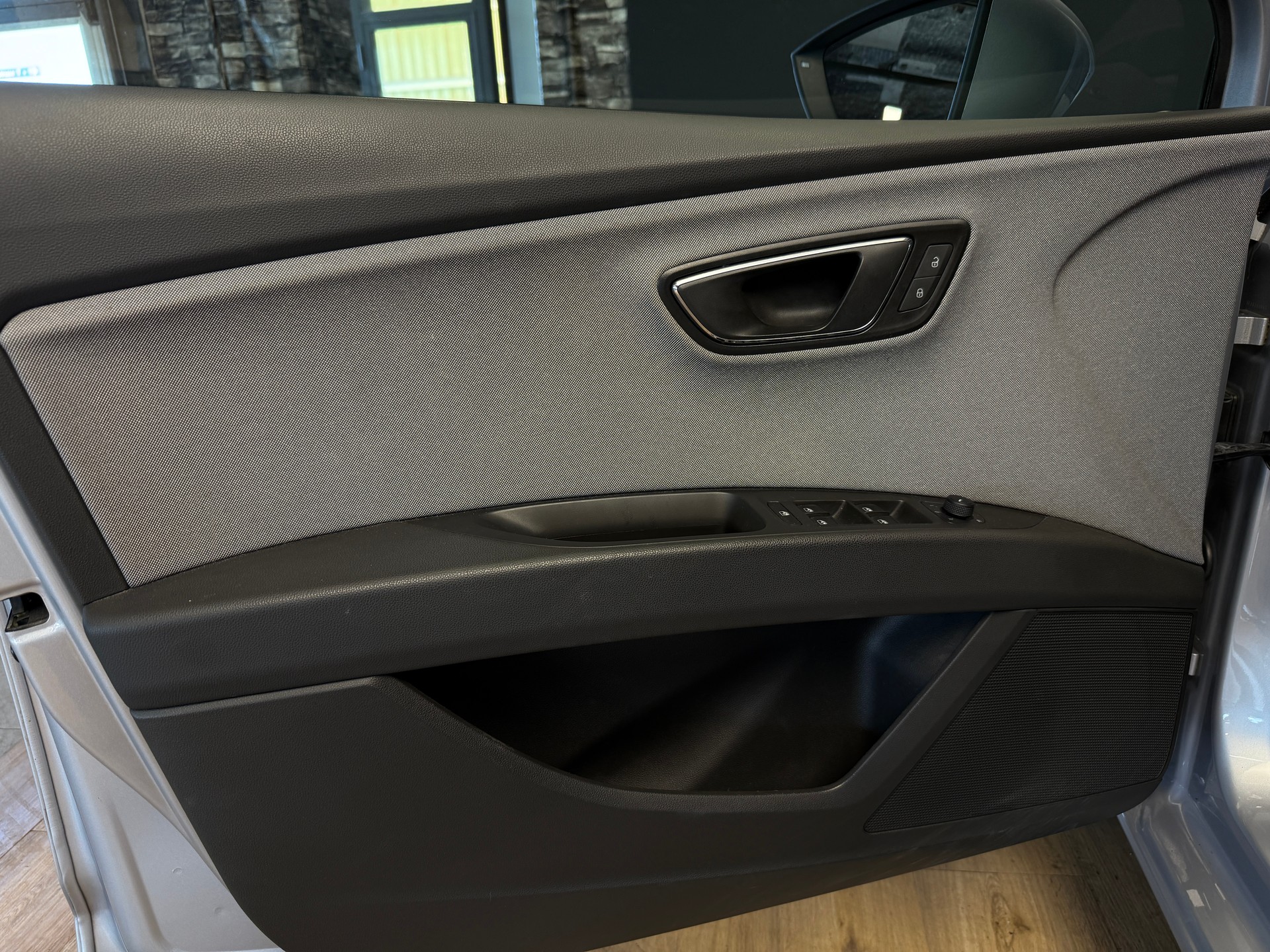 SEAT Leon ST 1.6 TDI CR Style DSG-image-12