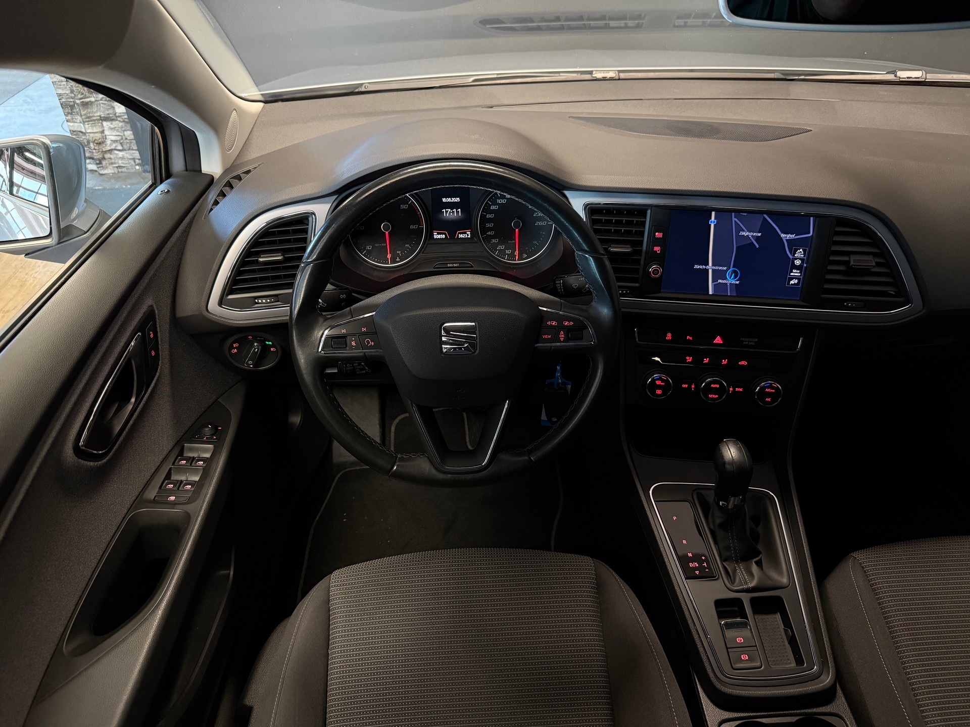 SEAT Leon ST 1.6 TDI CR Style DSG-image-4
