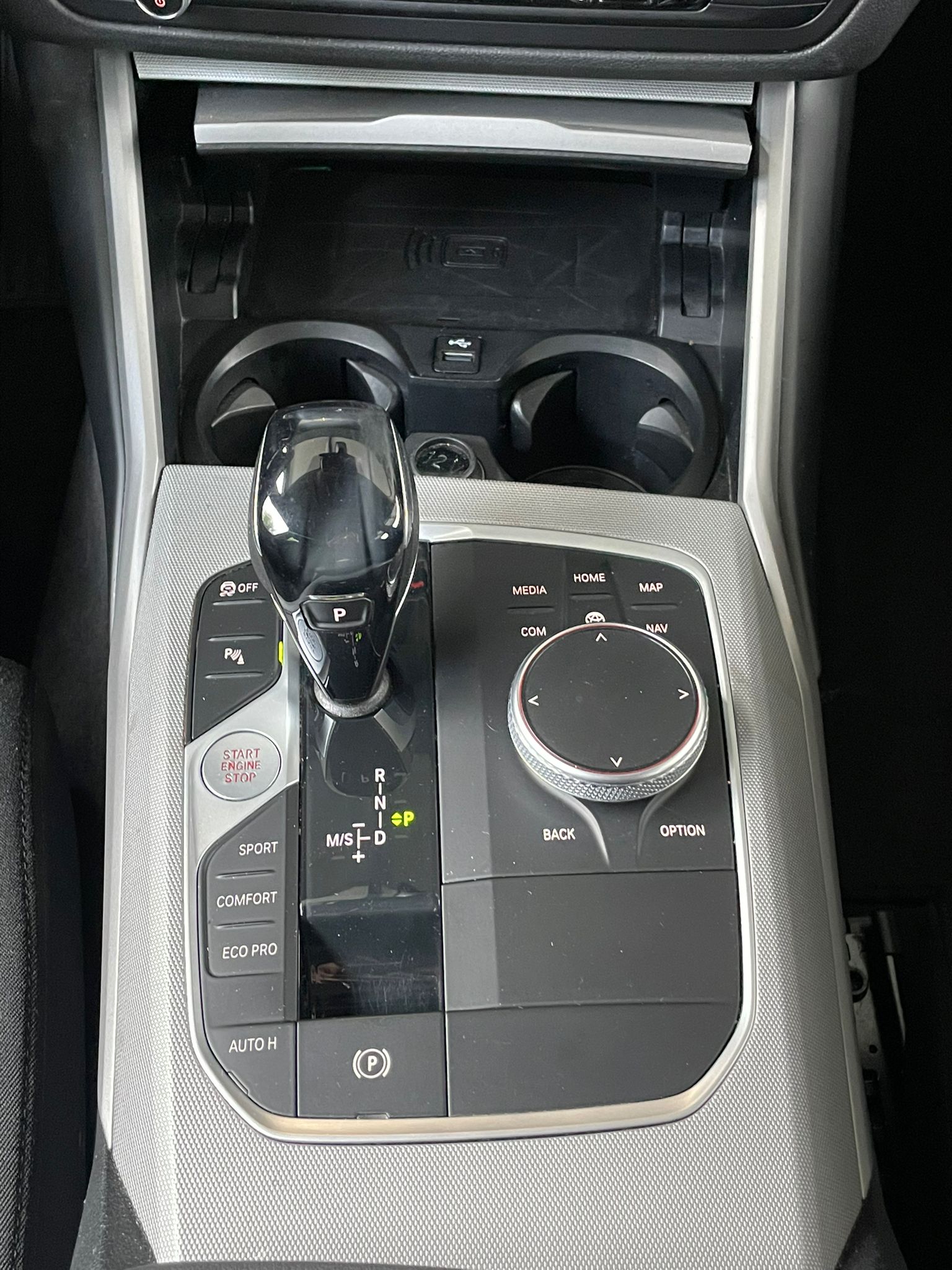 BMW 320d xDrive Touring-image-8
