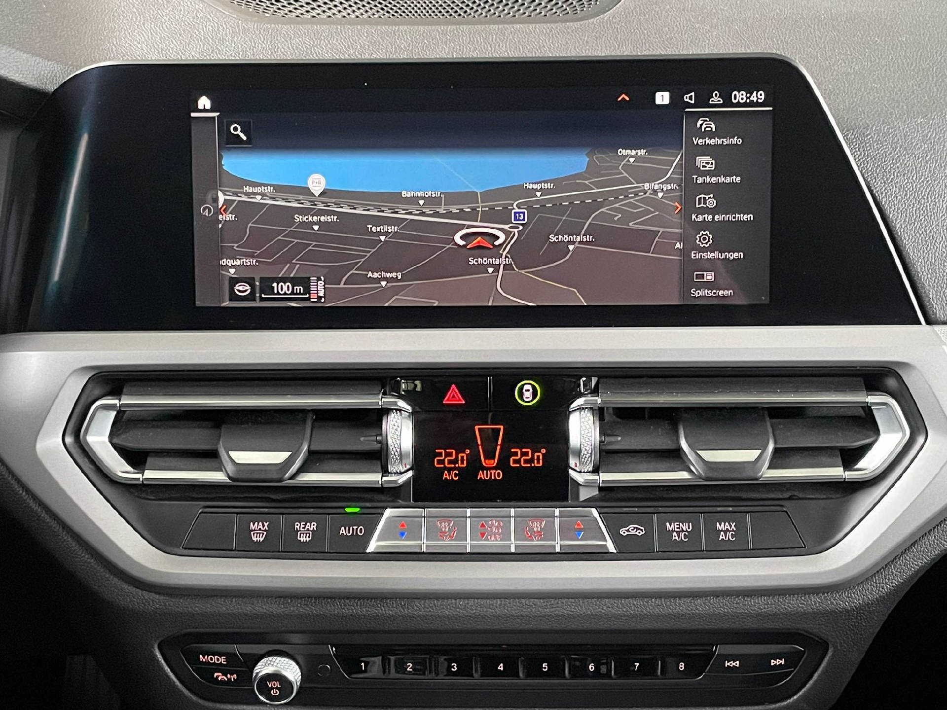 BMW 320d xDrive Touring-image-12