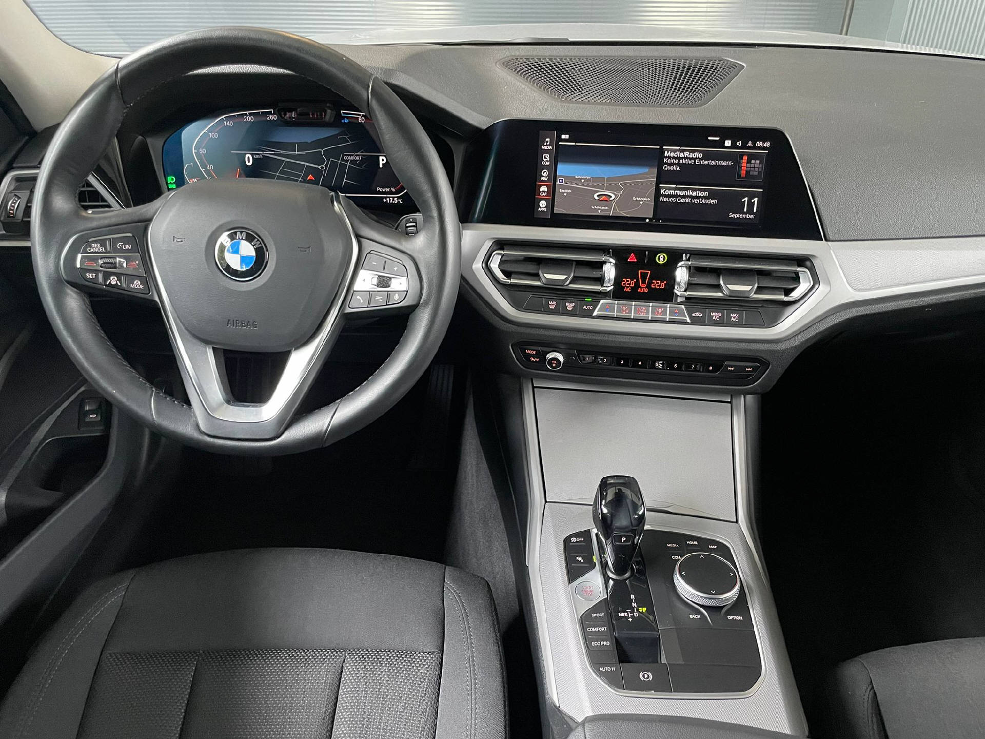 BMW 320d xDrive Touring-image-6