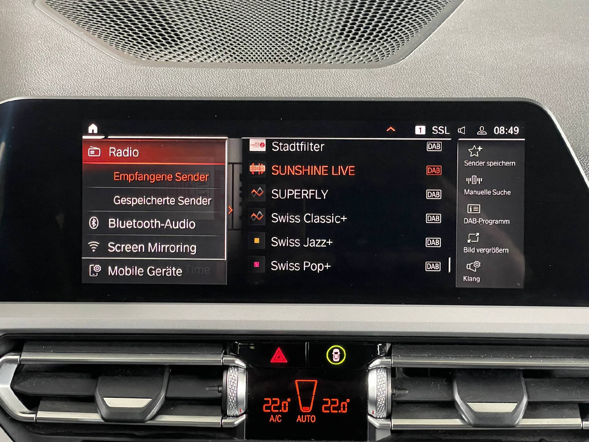 BMW 320d xDrive Touring-image-11