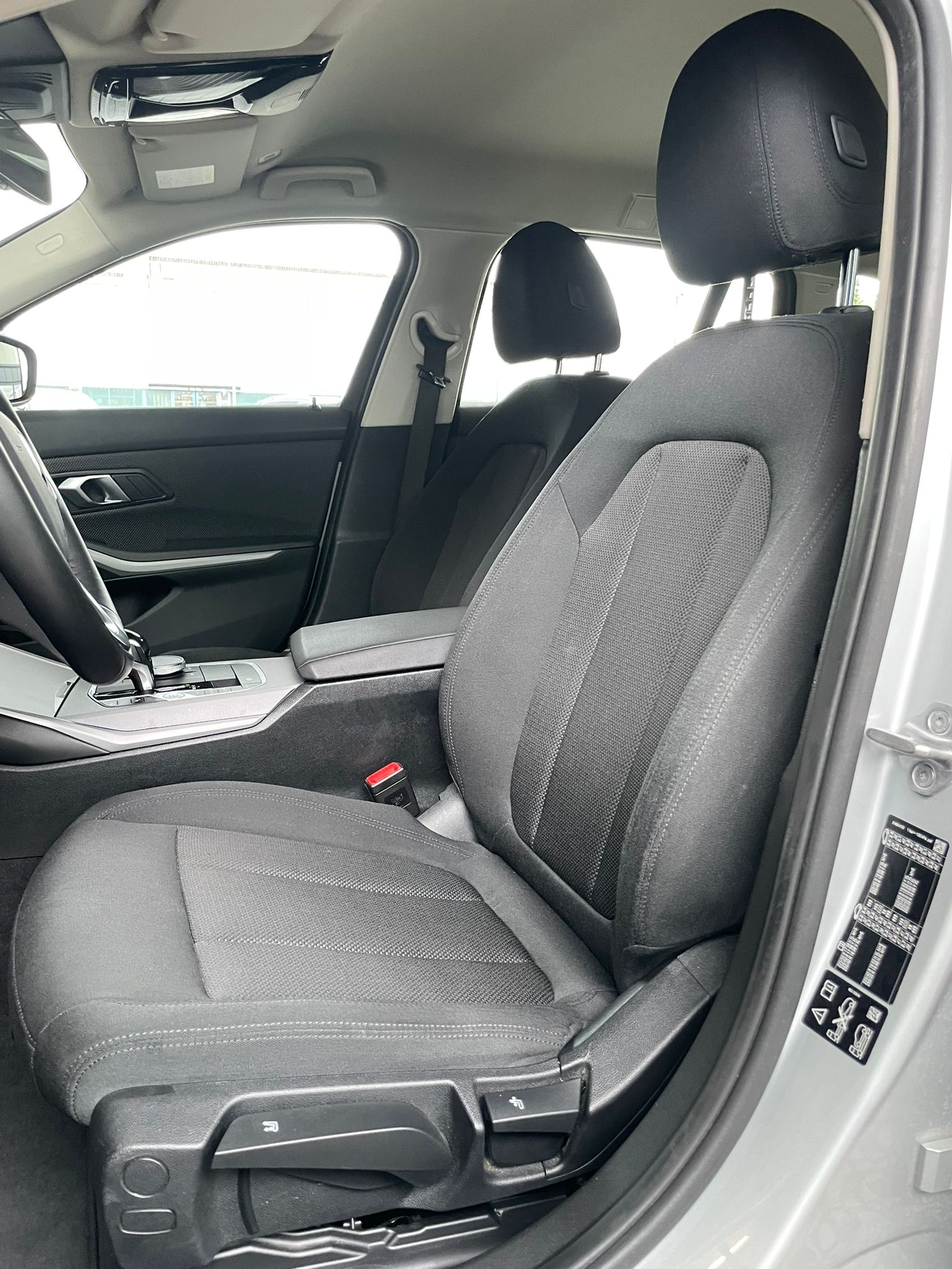 BMW 320d xDrive Touring-image-5