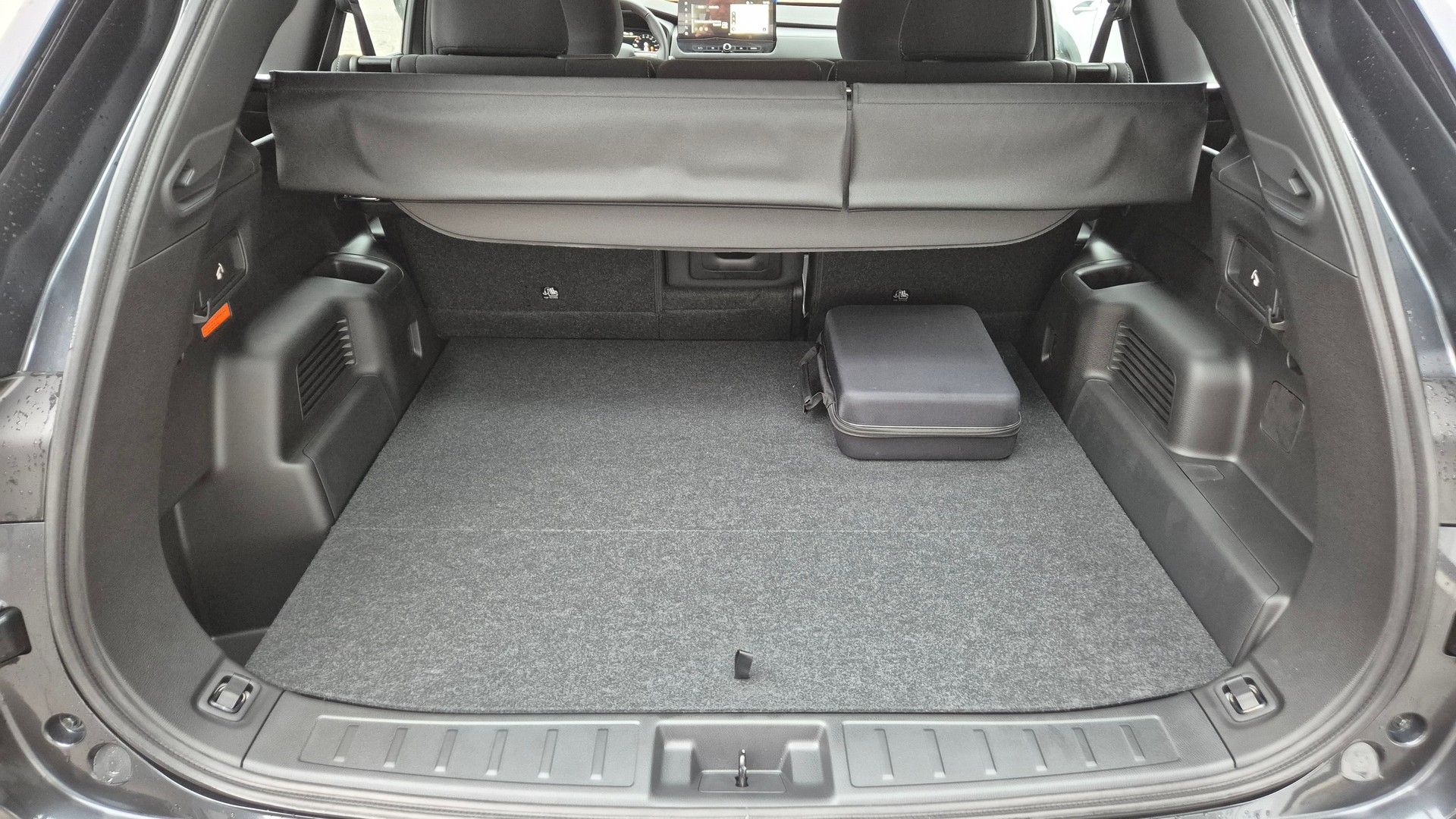 MITSUBISHI Outlander 2.4 PHEV Inform Helvetia-image-7