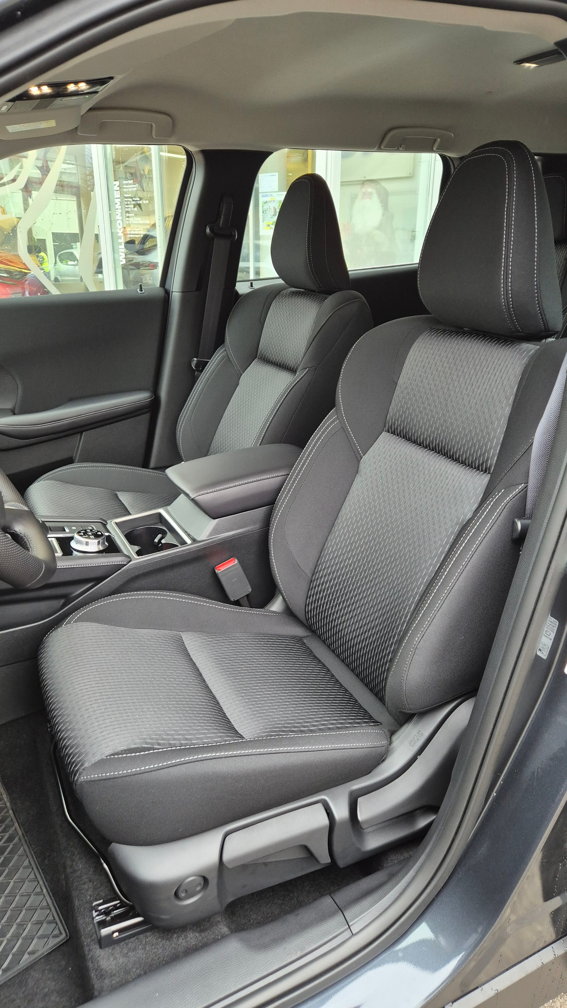 MITSUBISHI Outlander 2.4 PHEV Inform Helvetia-image-6