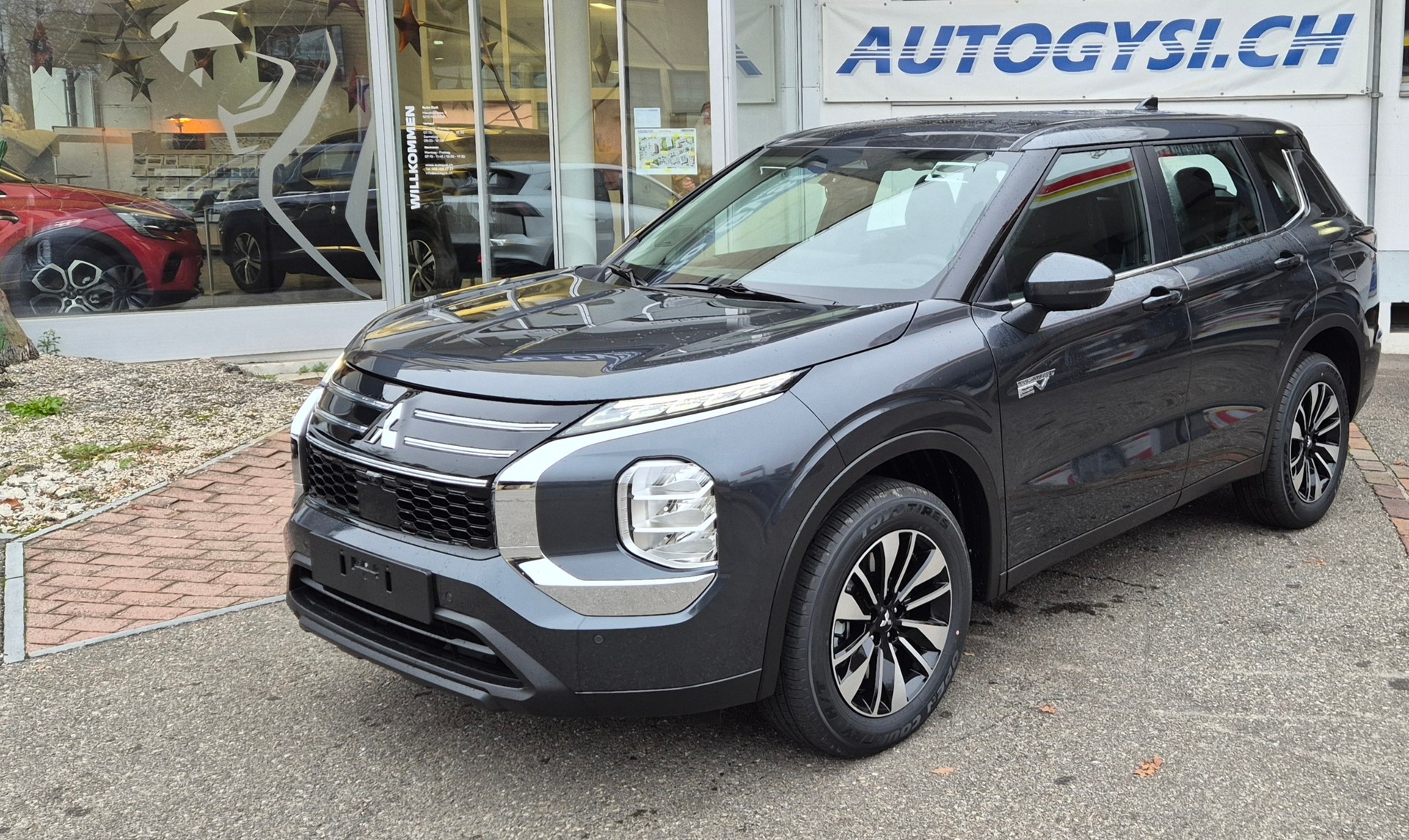 MITSUBISHI Outlander 2.4 PHEV Inform Helvetia-image-4