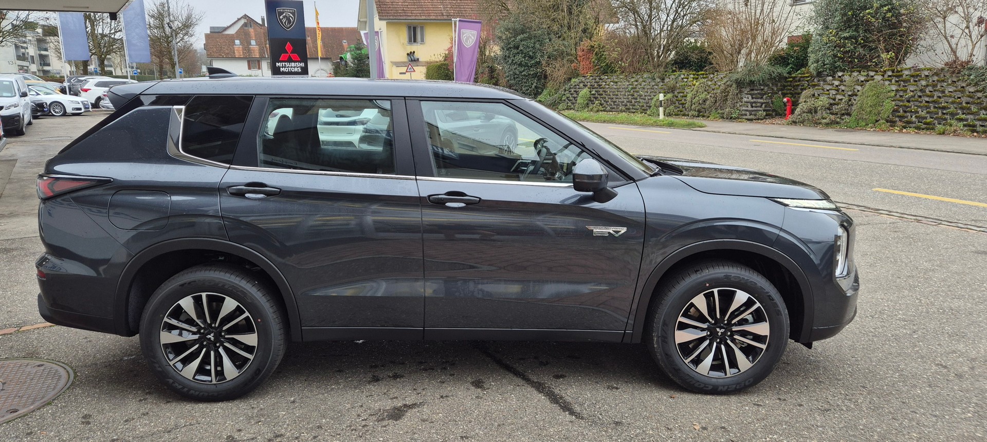 MITSUBISHI Outlander 2.4 PHEV Inform Helvetia-image-3