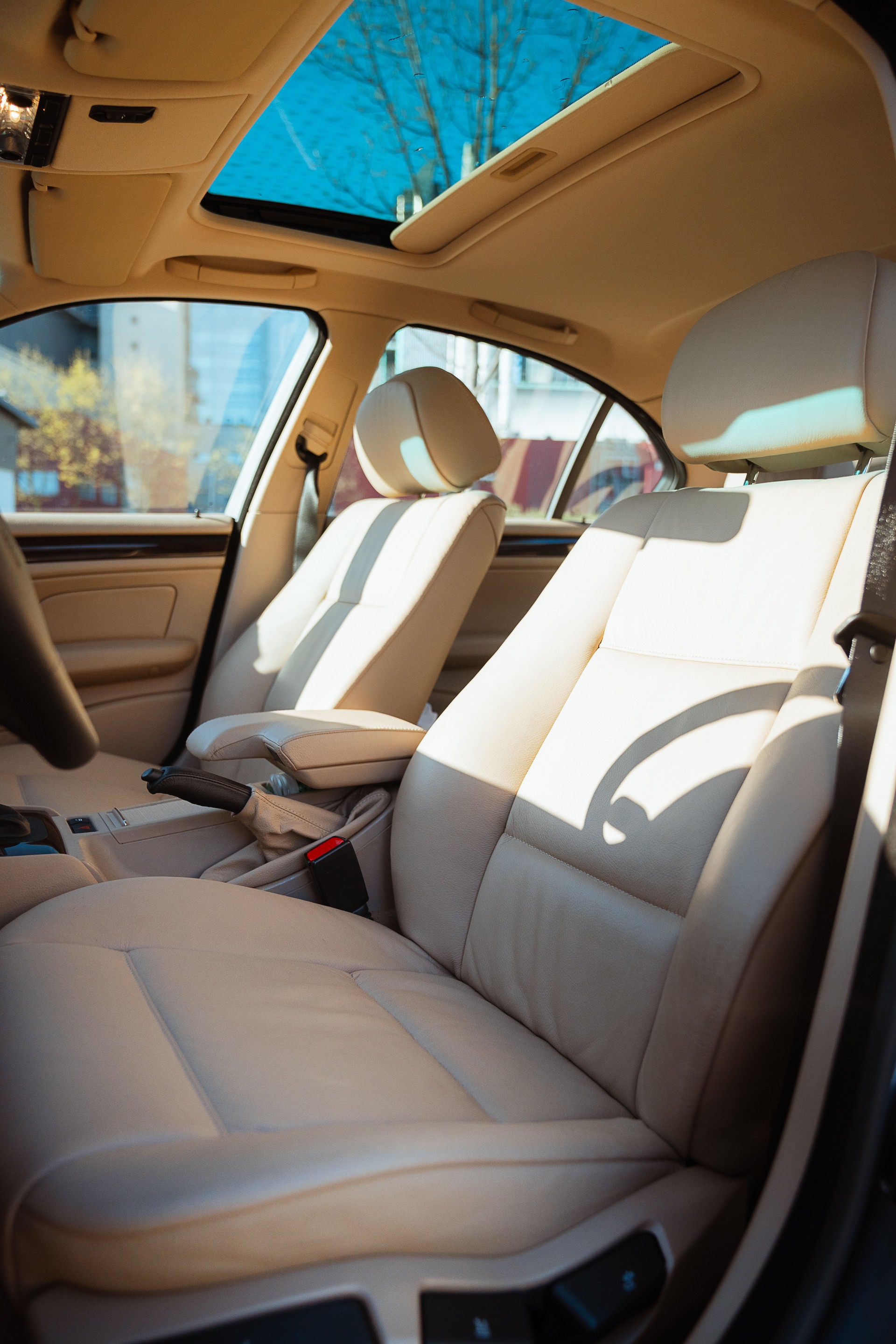 BMW 330xi-image-5