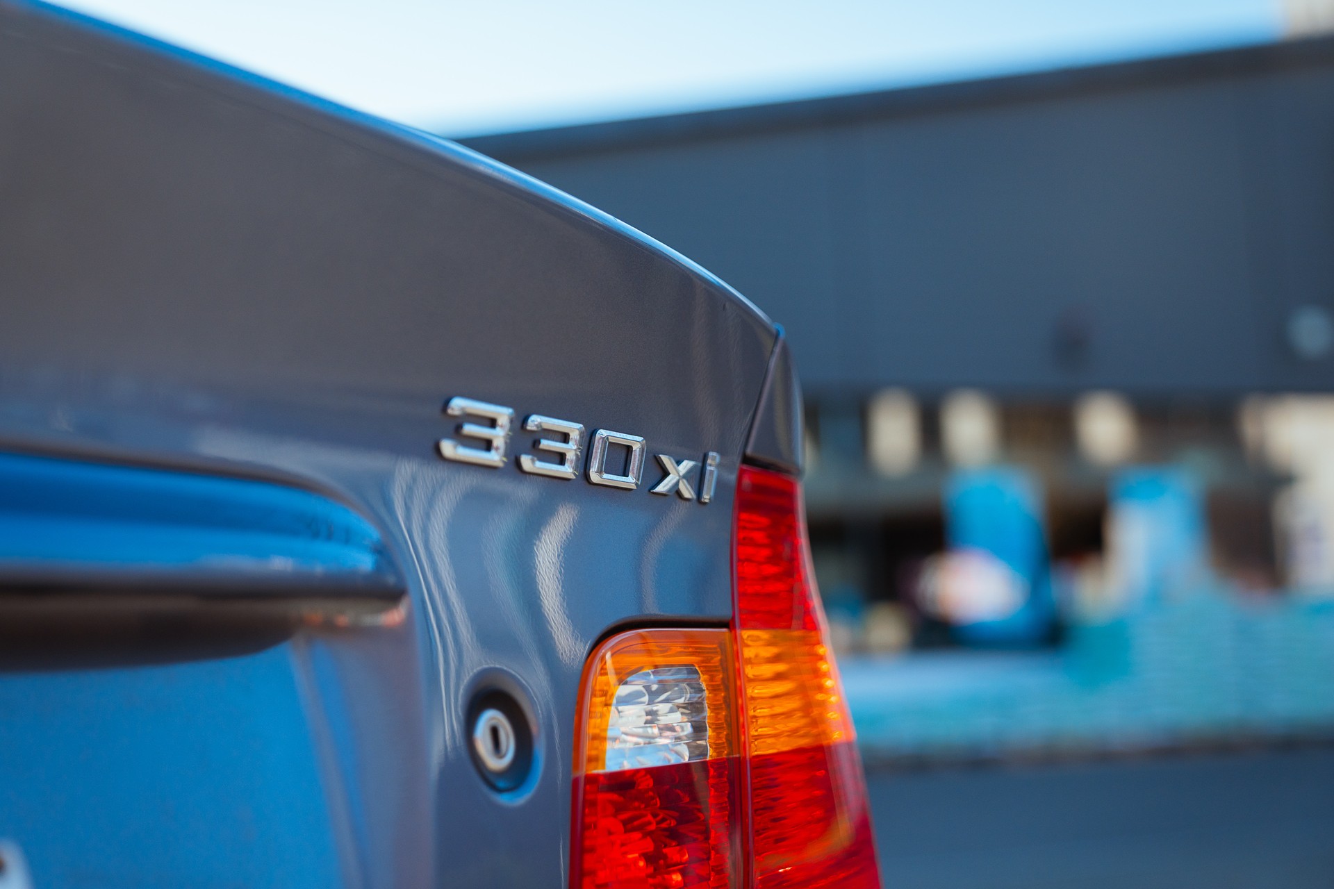 BMW 330xi-image-6