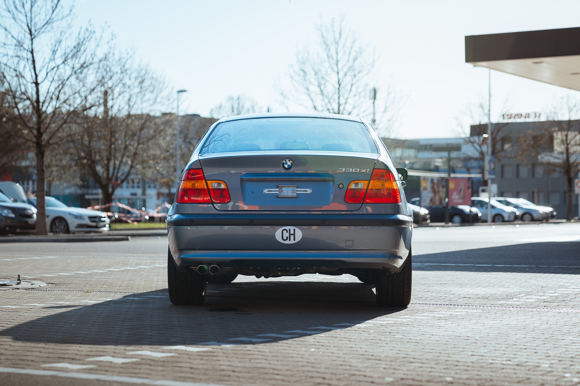 BMW 330xi-image-8