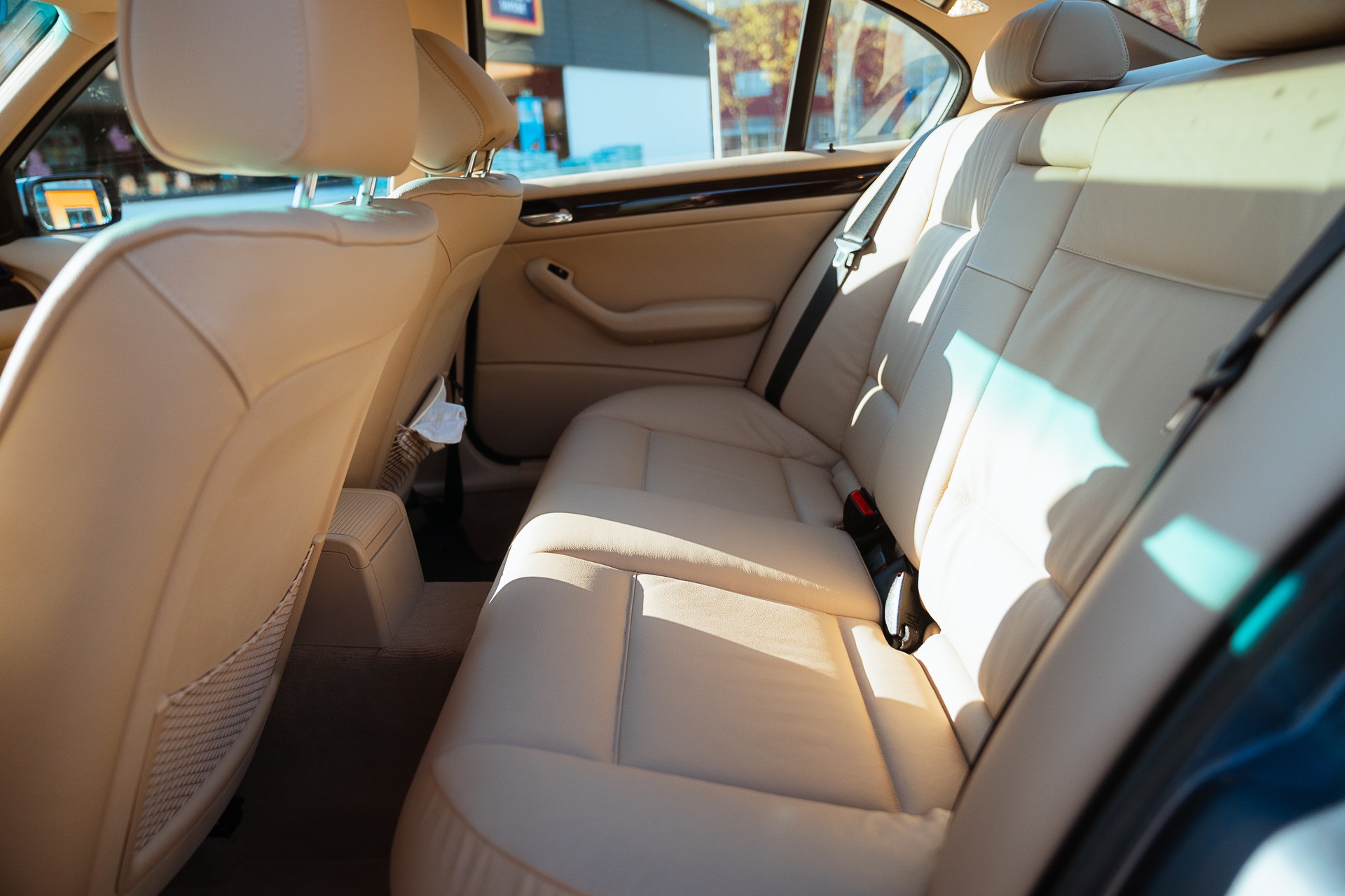 BMW 330xi-image-9