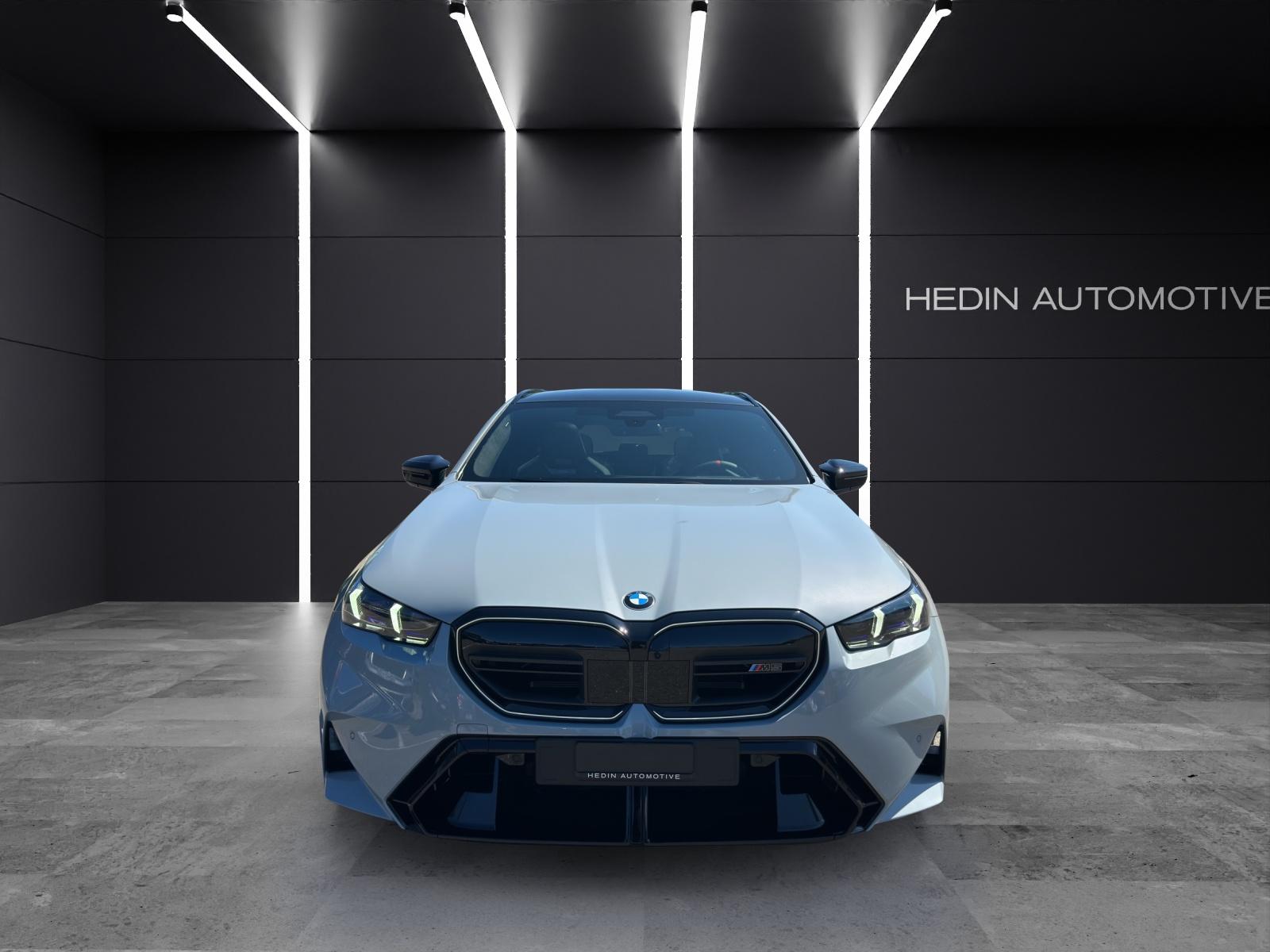 BMW M5 xDrive Touring-image-1
