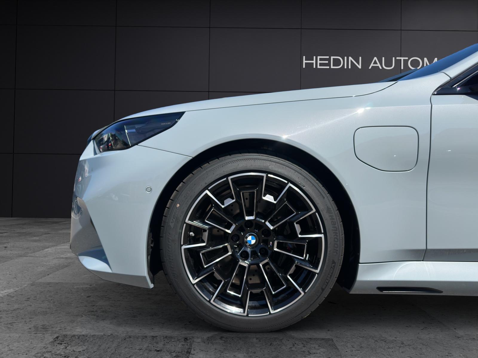 BMW M5 xDrive Touring-image-3